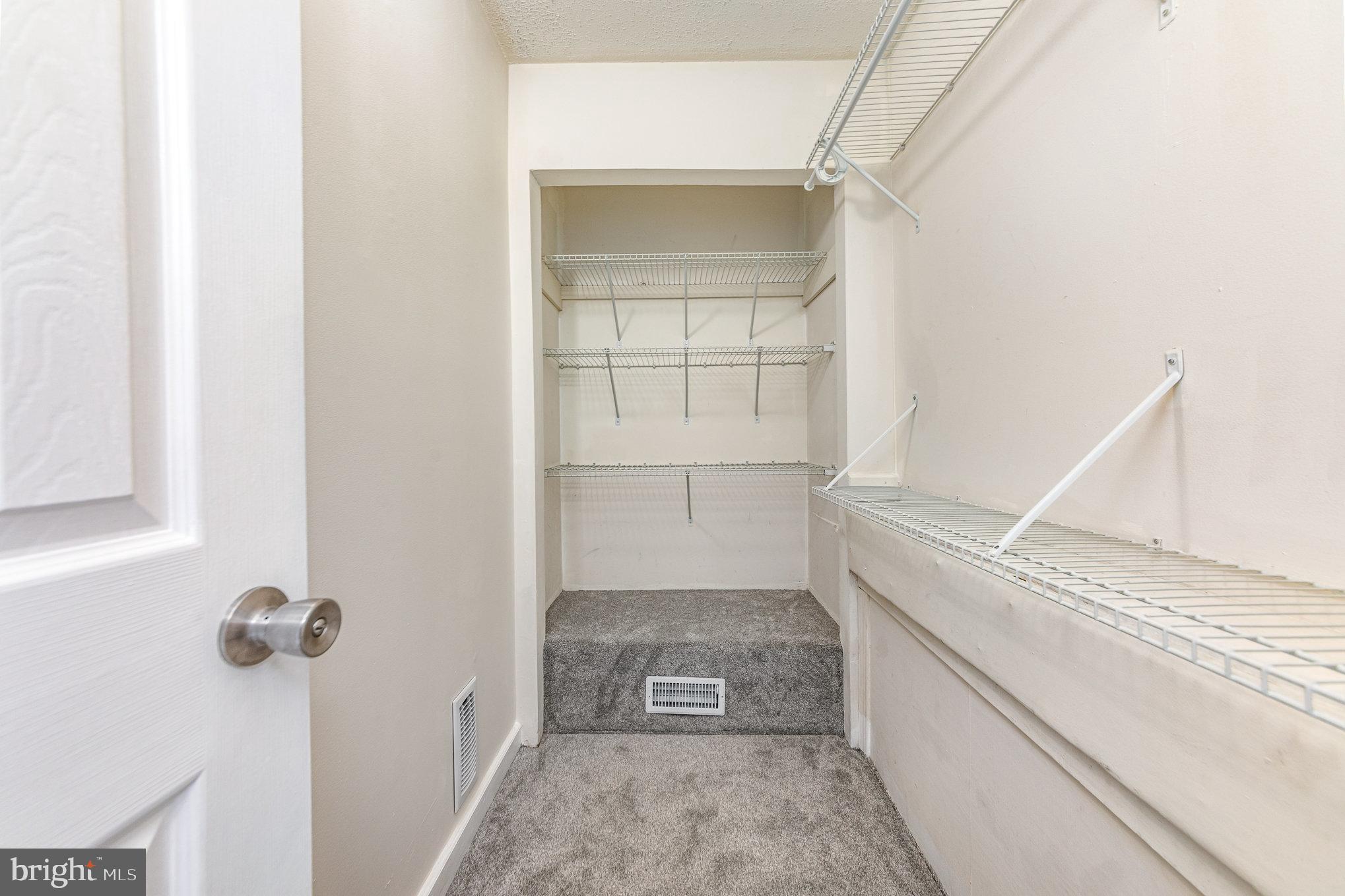 COLONIAL TERRACE - Residential