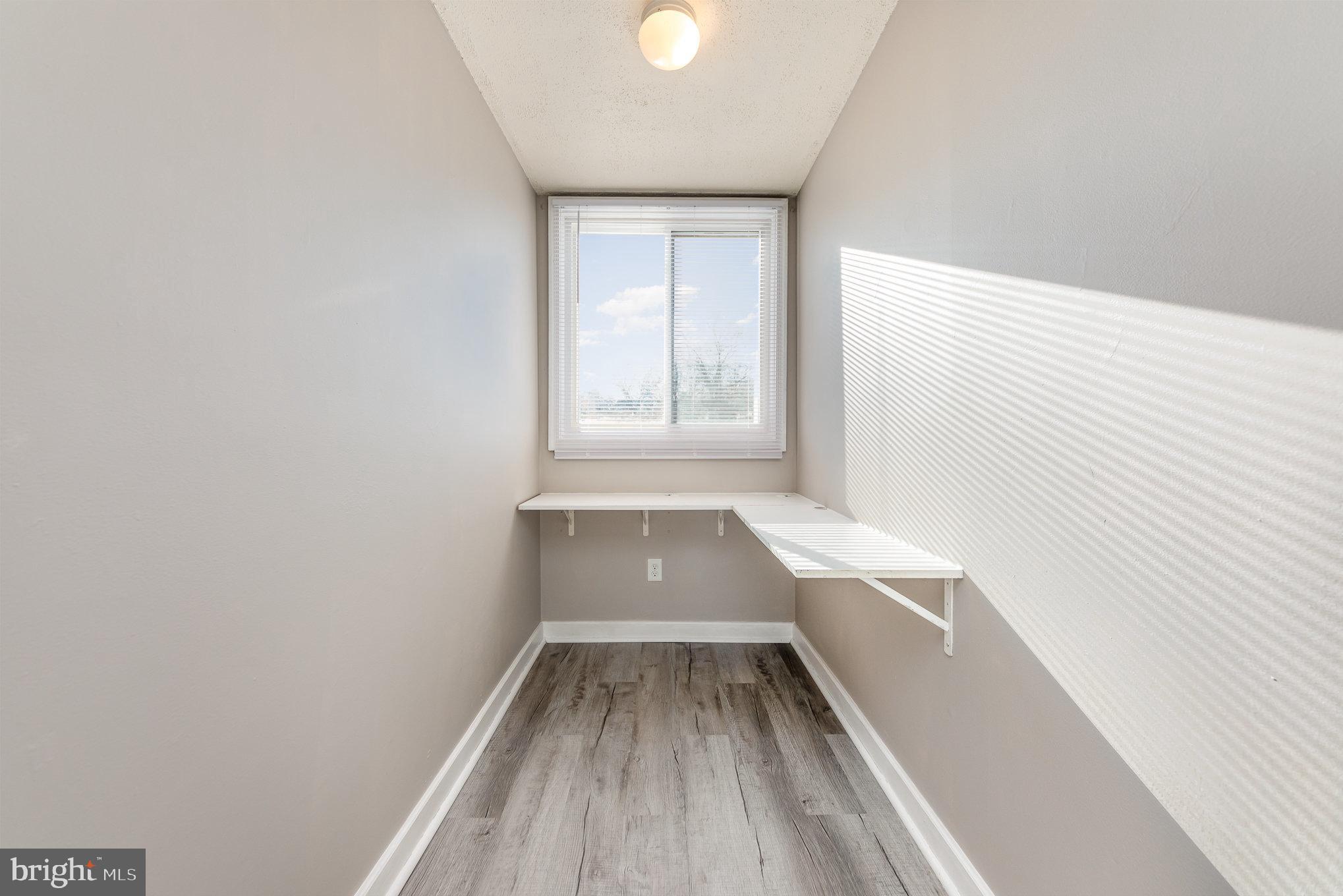 COLONIAL TERRACE - Residential