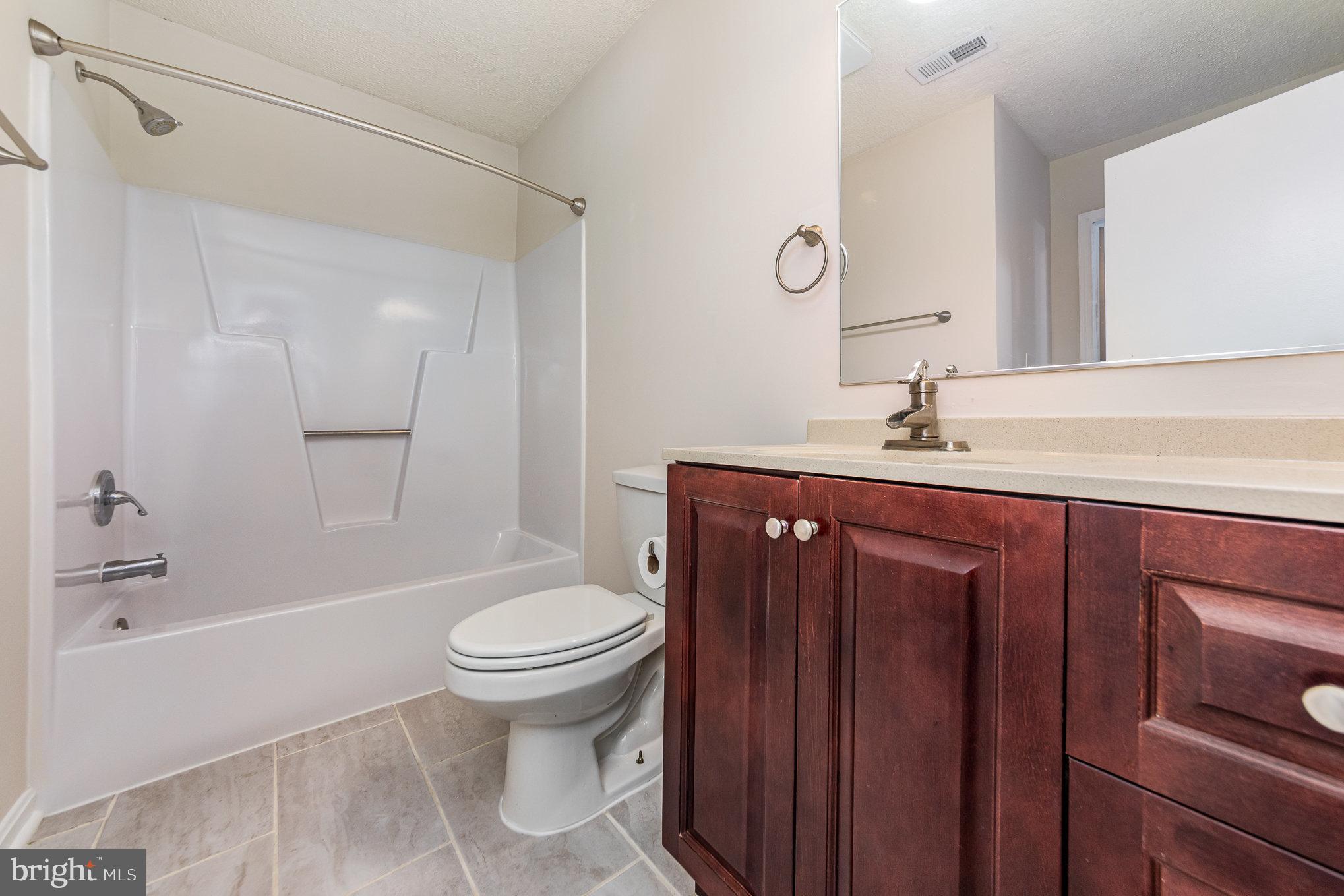 COLONIAL TERRACE - Residential