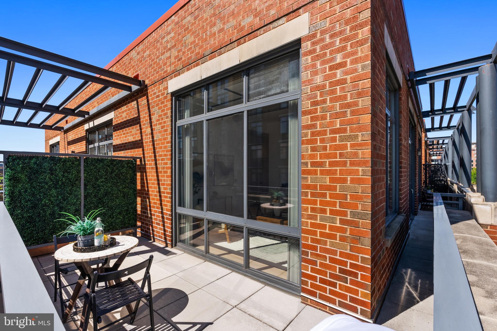 520 JOHN CARLYLE STREET 402