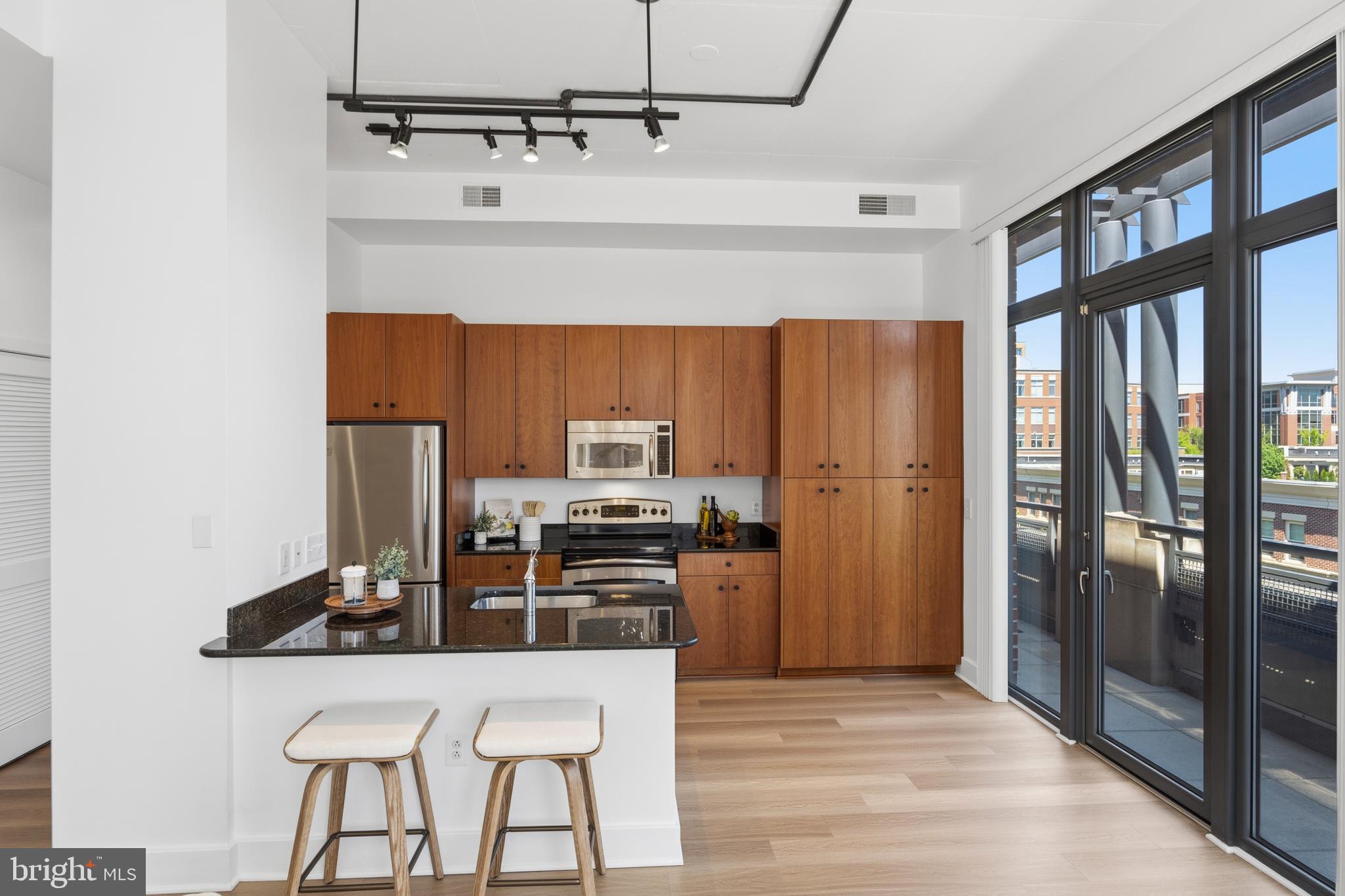 520 JOHN CARLYLE STREET 402