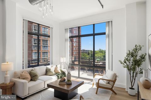 Photo of 520 John Carlyle Street #402, ALEXANDRIA, VA 22314 (MLS # VAAX2060812)