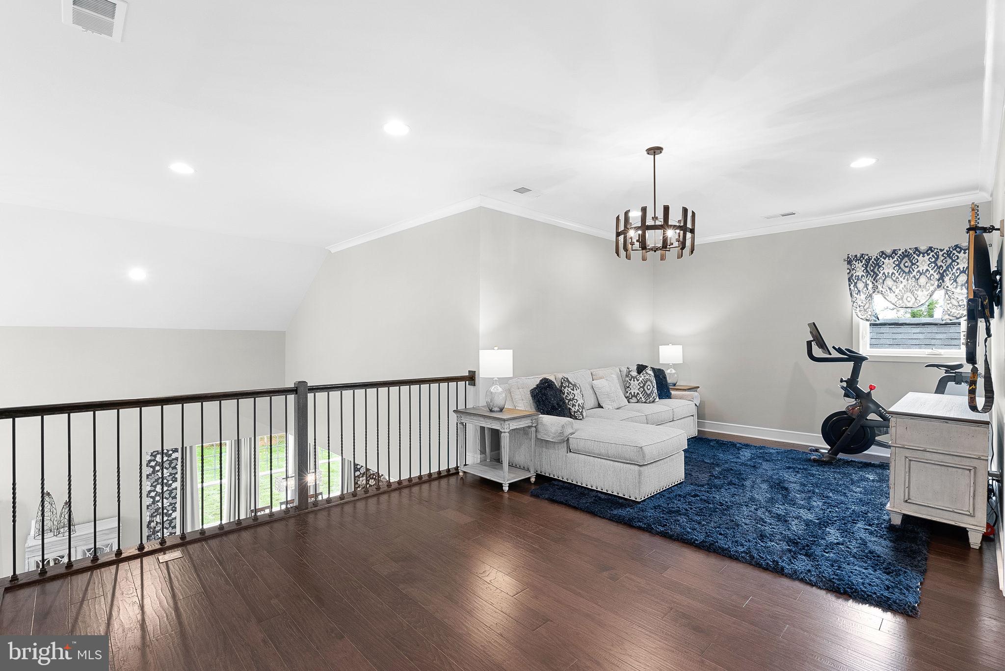 MEADOWBROOK - Residential