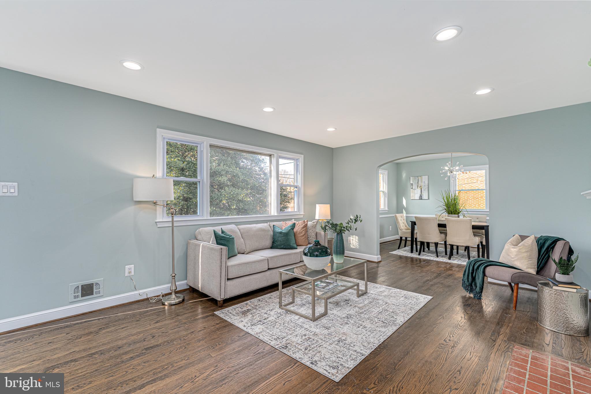 BARNABY MANOR OAKS - Residential