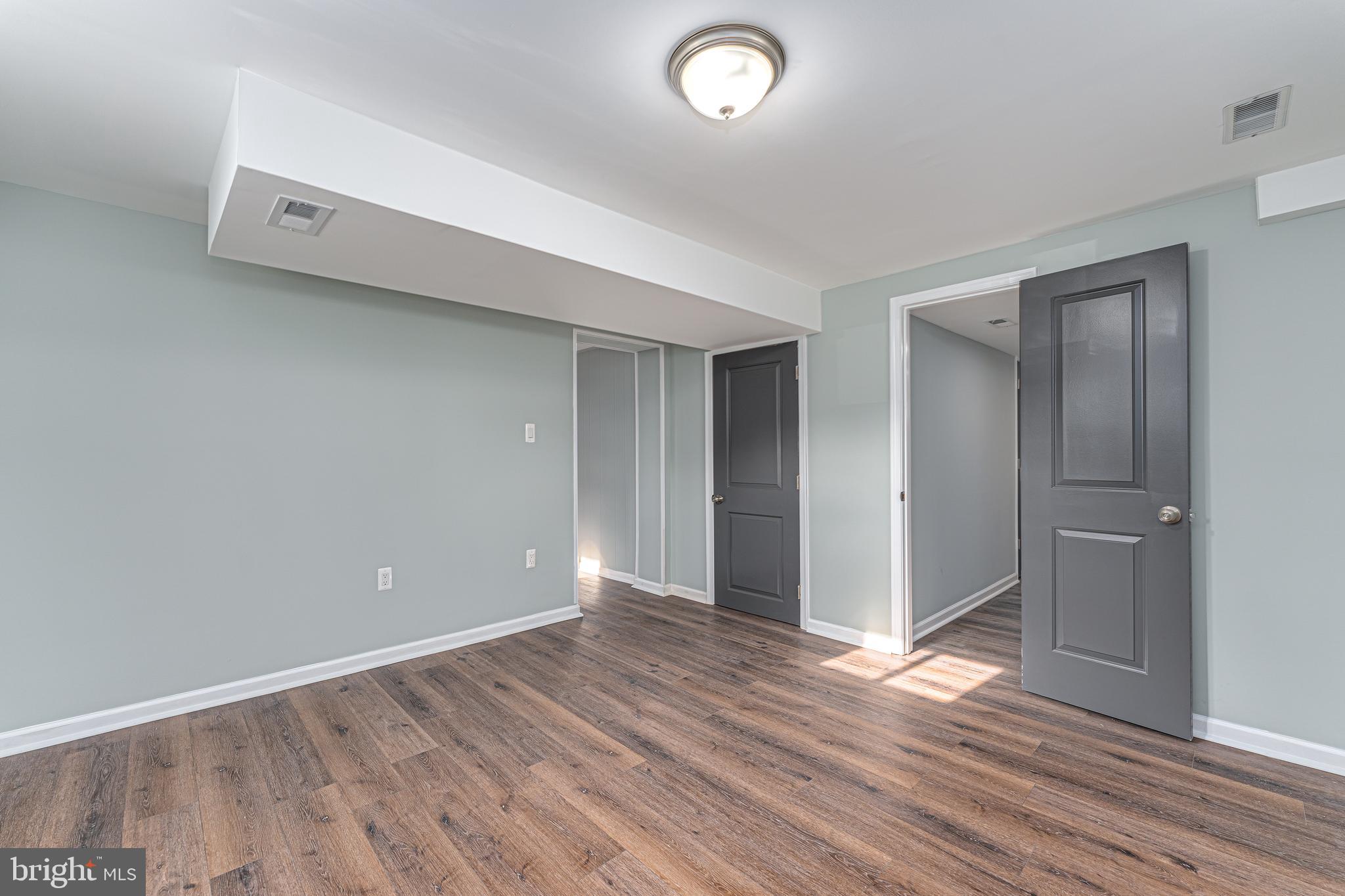 BARNABY MANOR OAKS - Residential