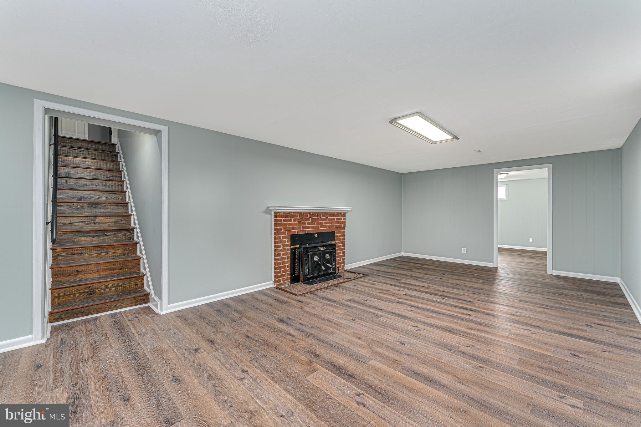 BARNABY MANOR OAKS - Residential