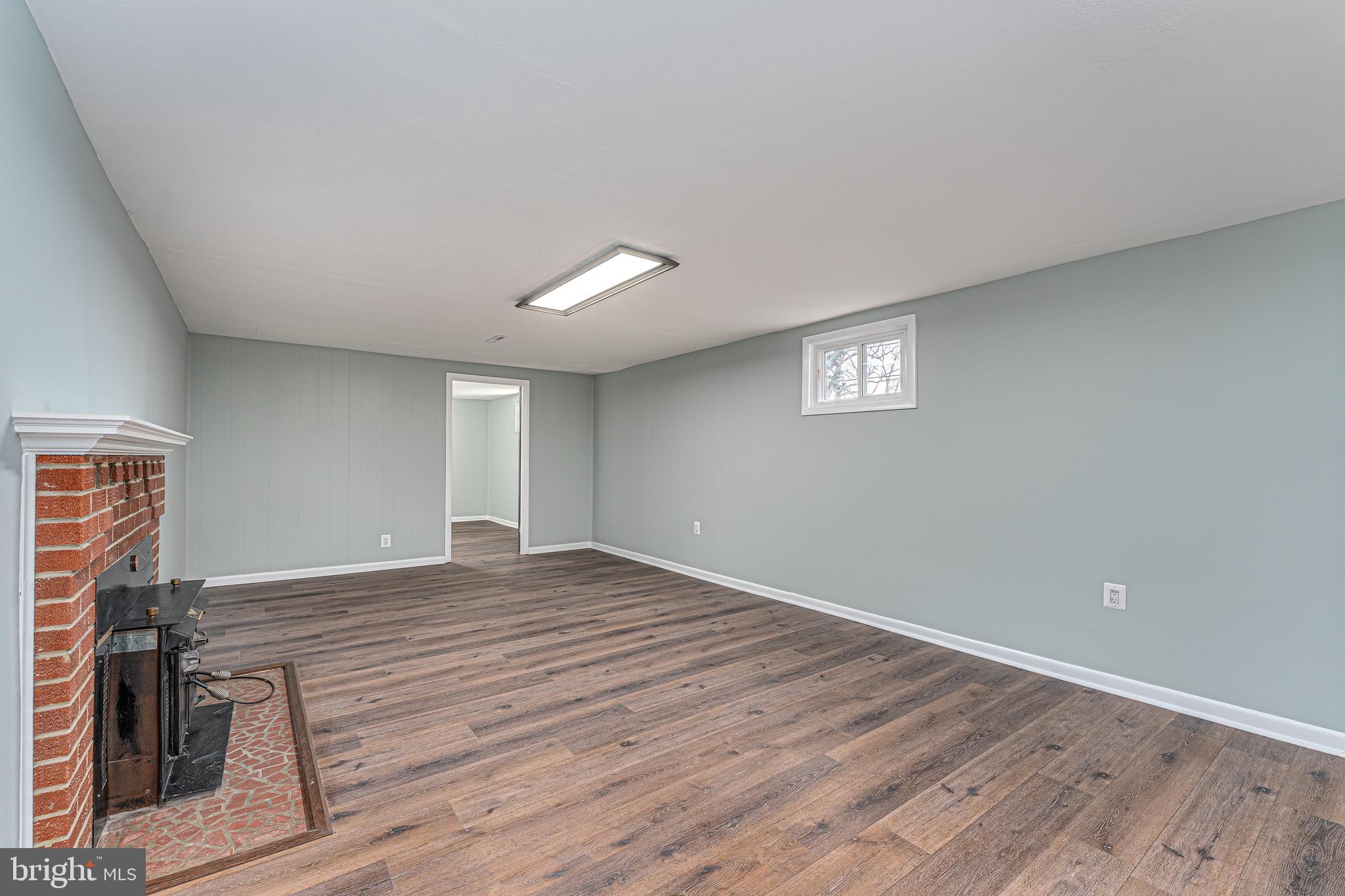 BARNABY MANOR OAKS - Residential