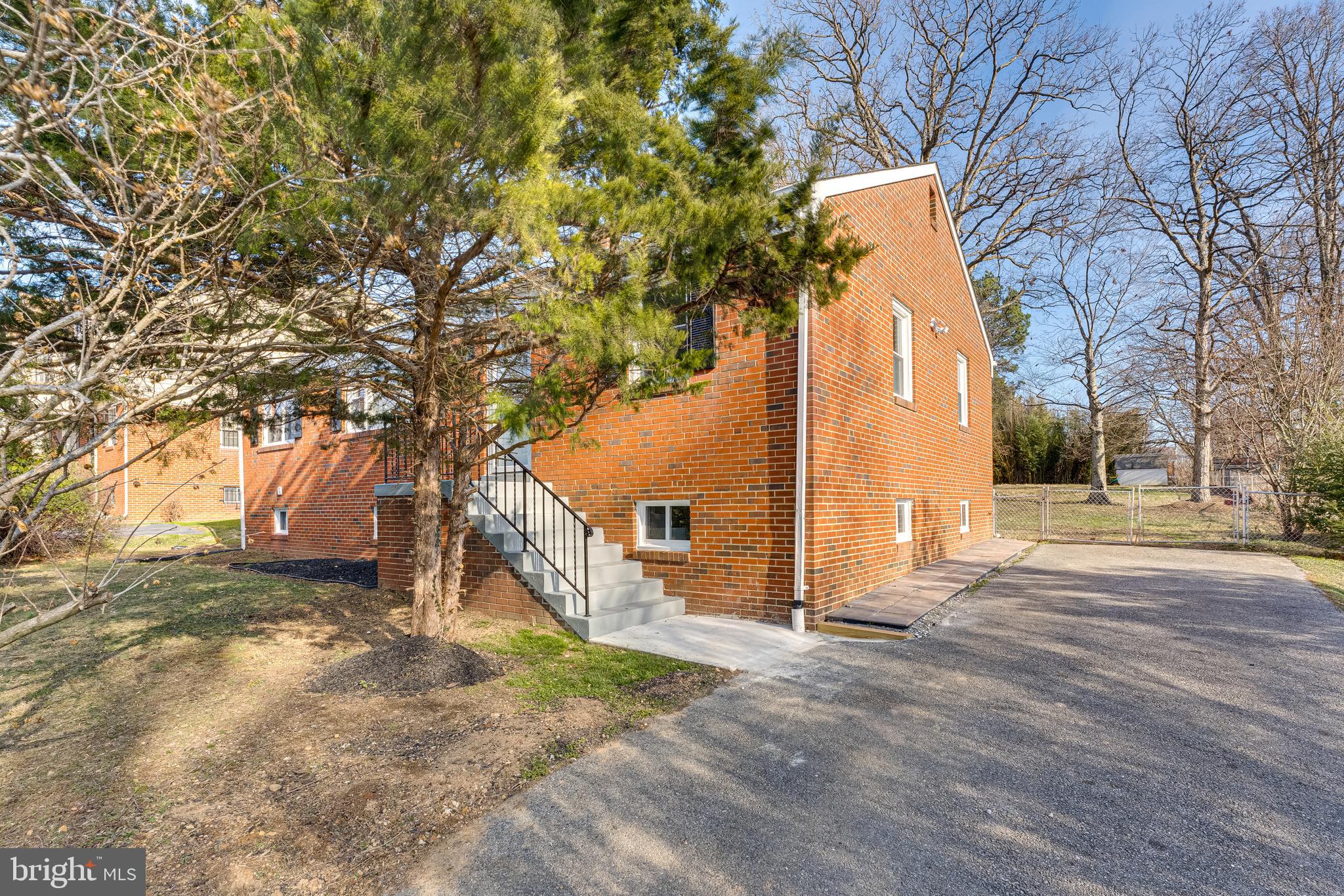 BARNABY MANOR OAKS - Residential