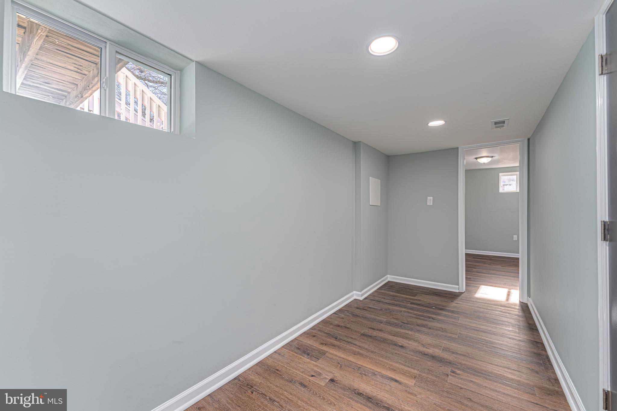 BARNABY MANOR OAKS - Residential