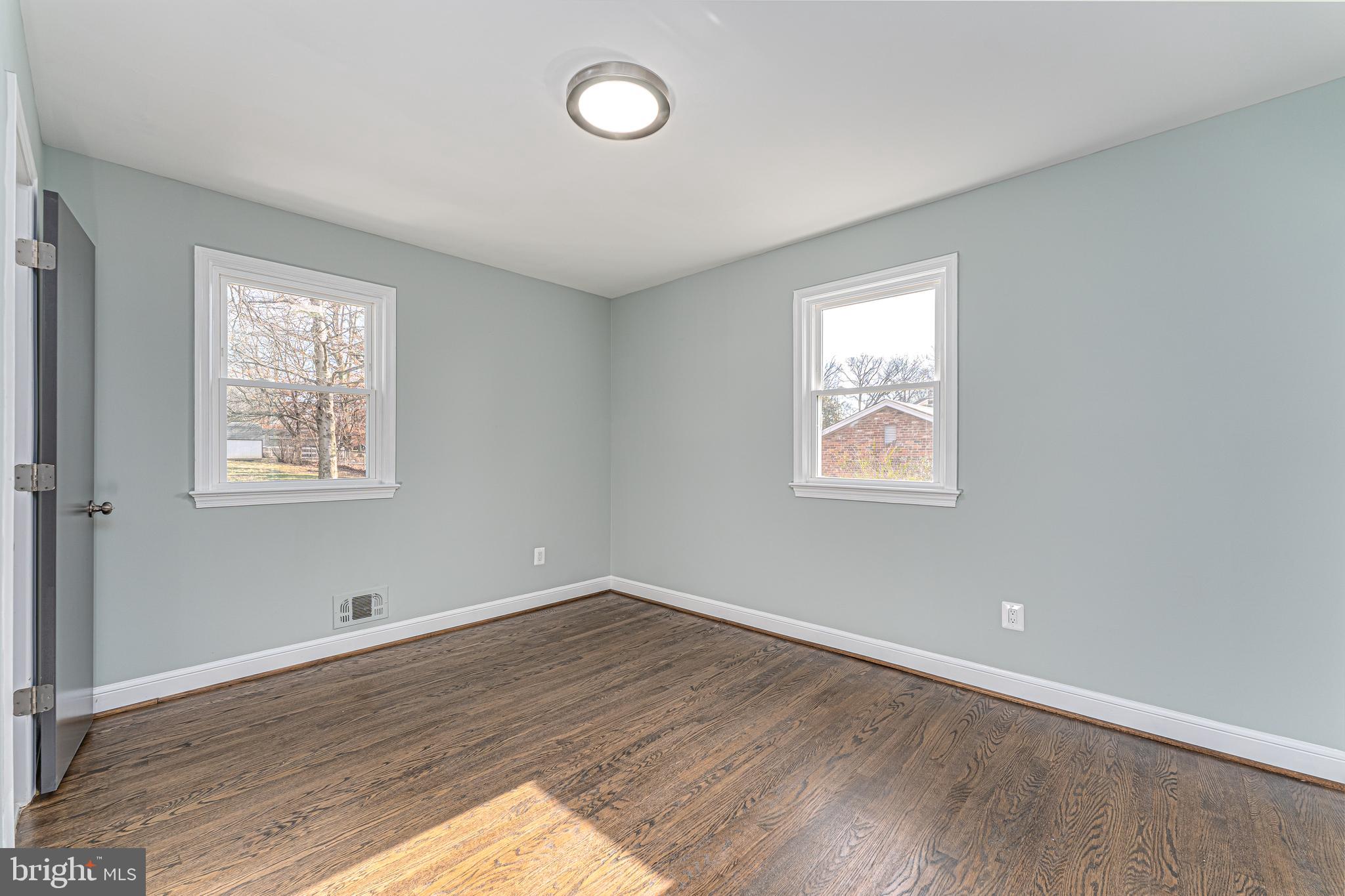 BARNABY MANOR OAKS - Residential