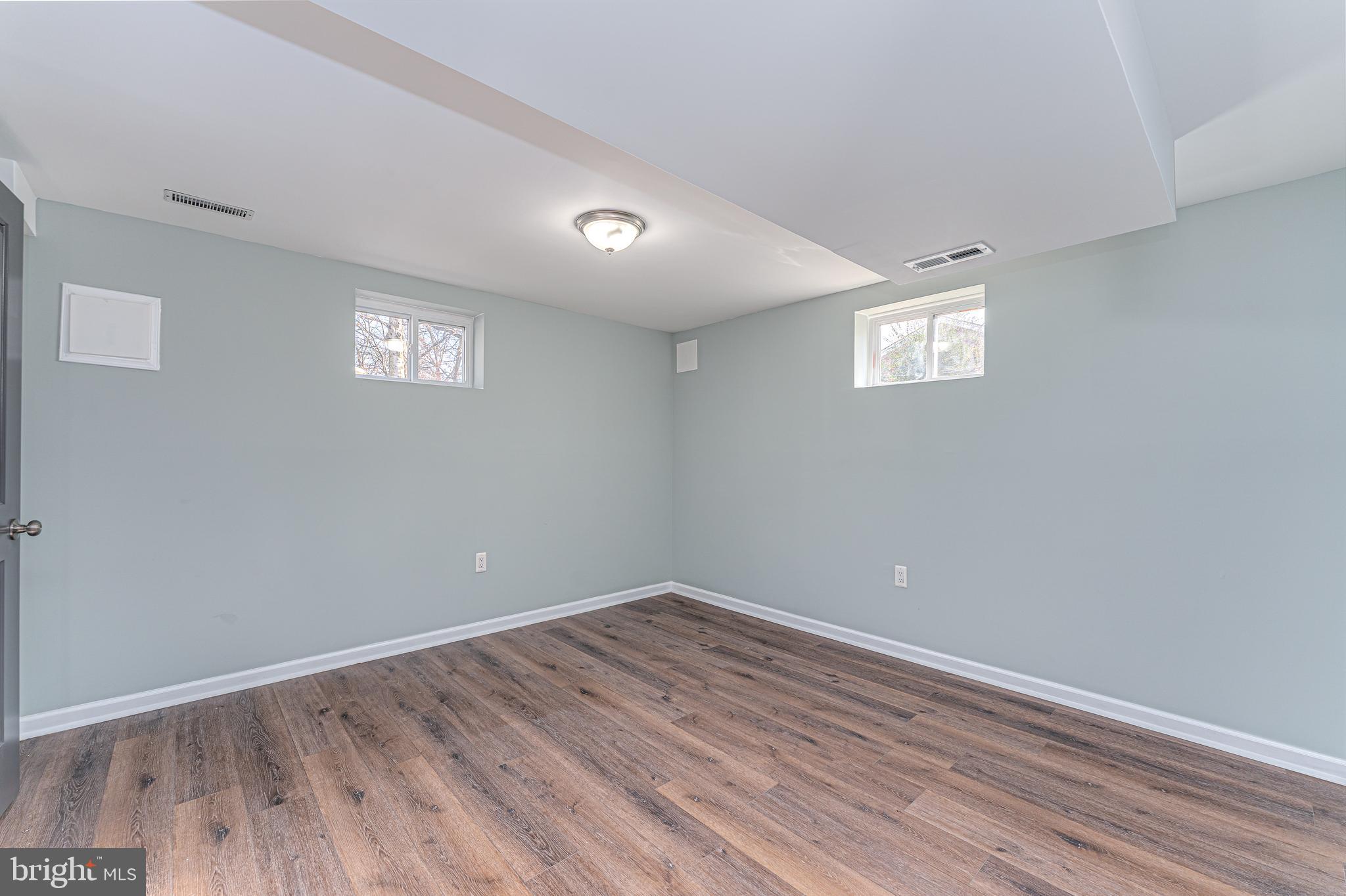 BARNABY MANOR OAKS - Residential