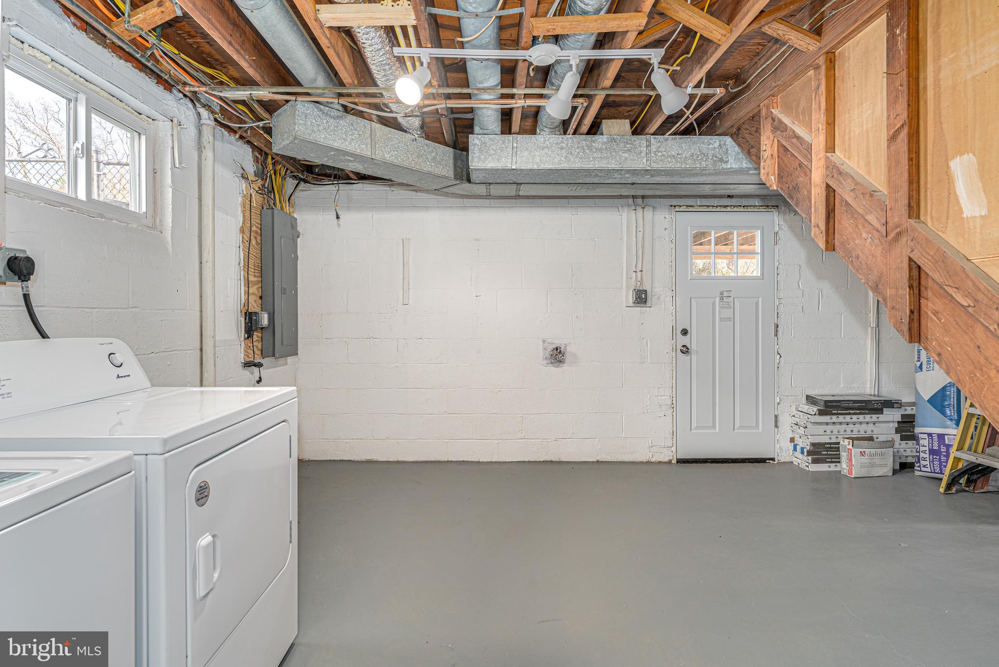 BARNABY MANOR OAKS - Residential