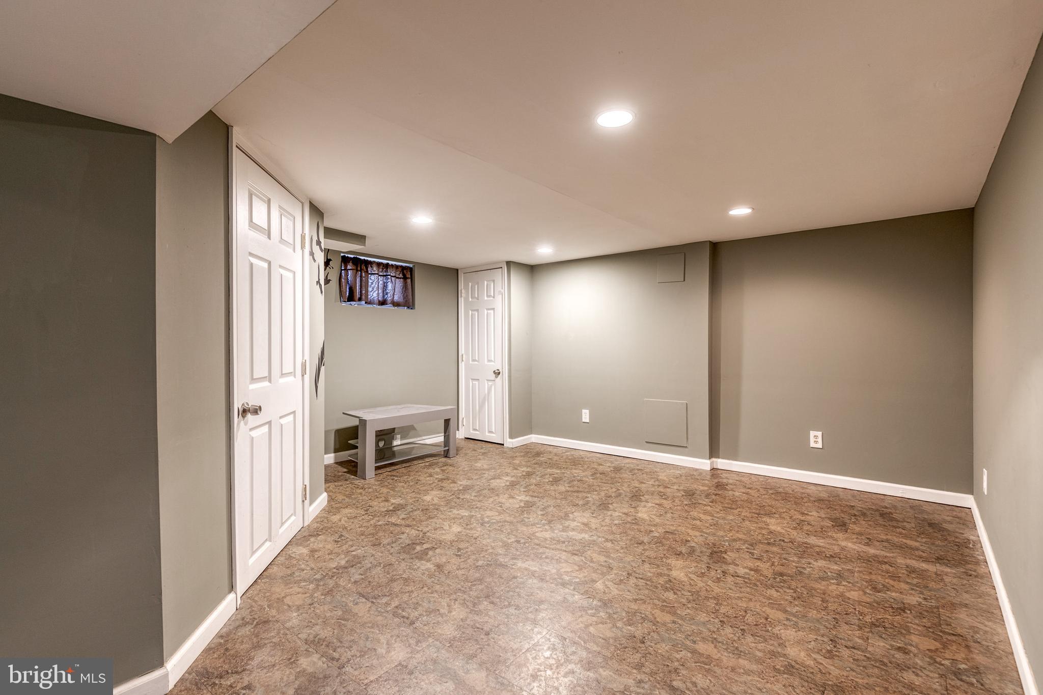 WILLIAMSBURG - Residential