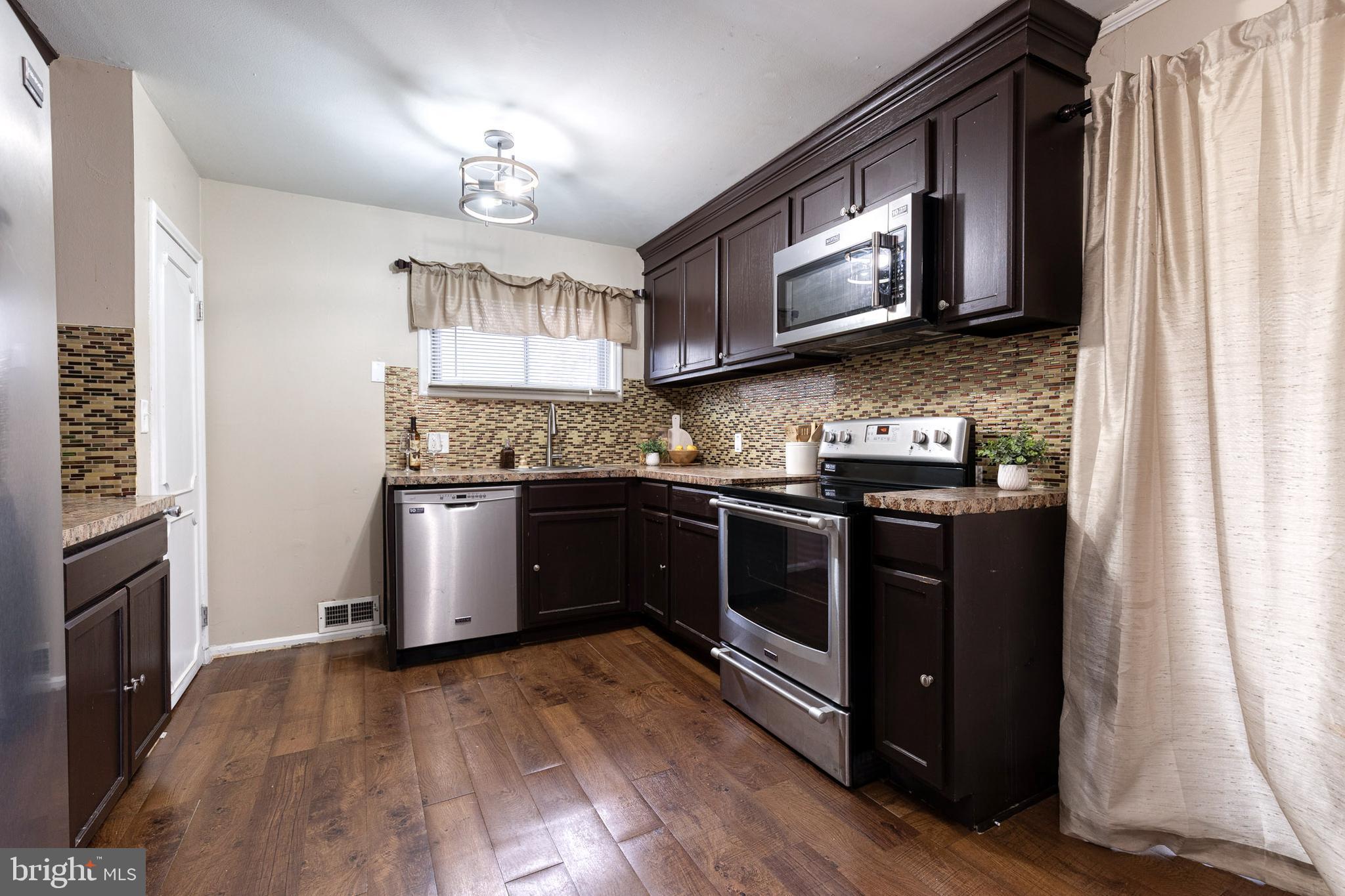 WILLIAMSBURG - Residential