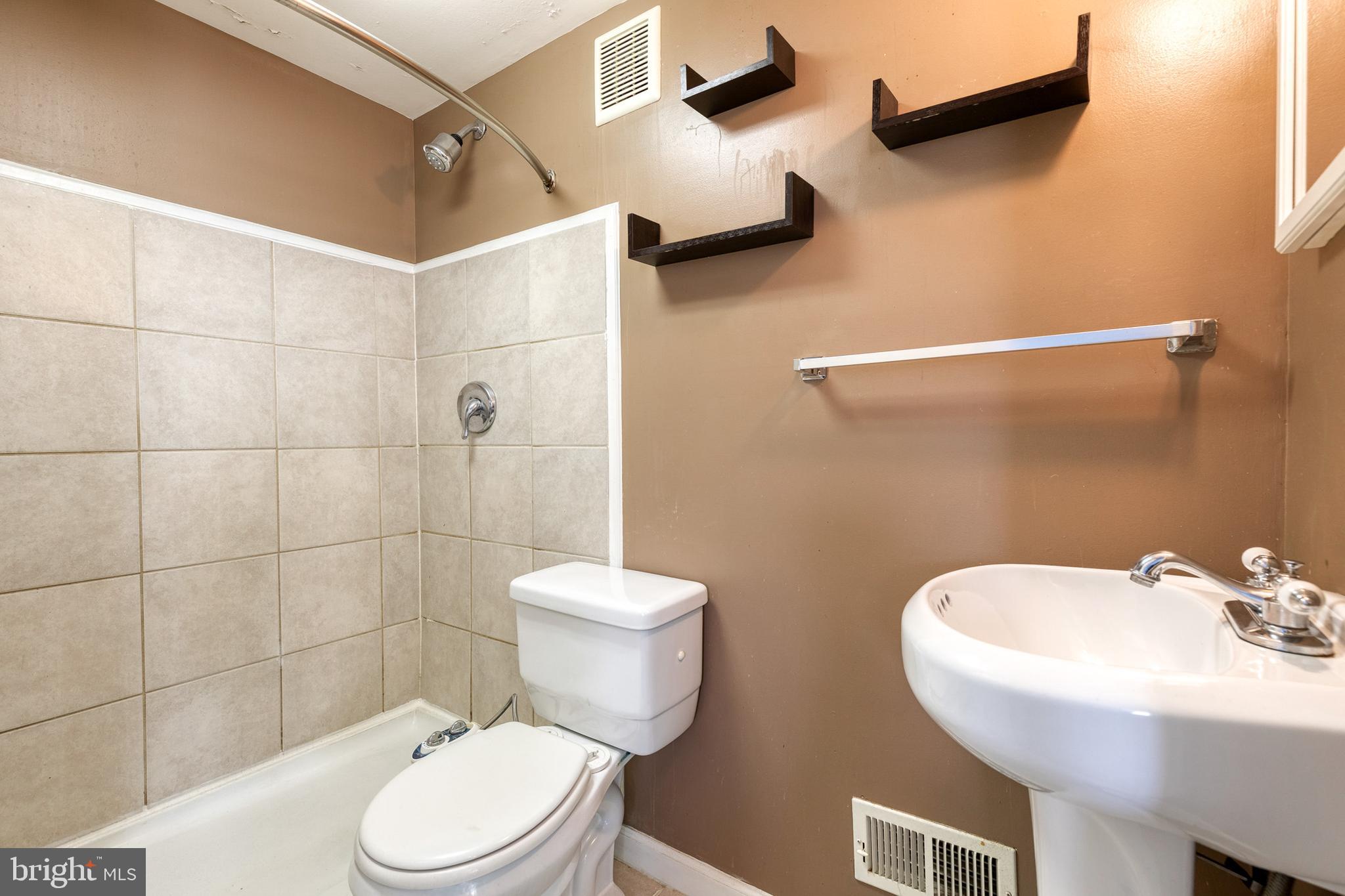 WILLIAMSBURG - Residential