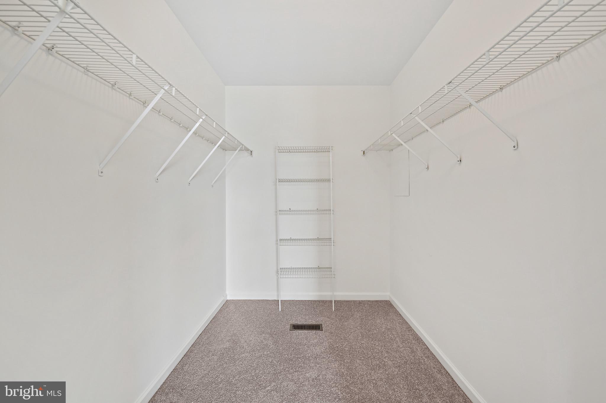 GUNVIEW FARM - Residential