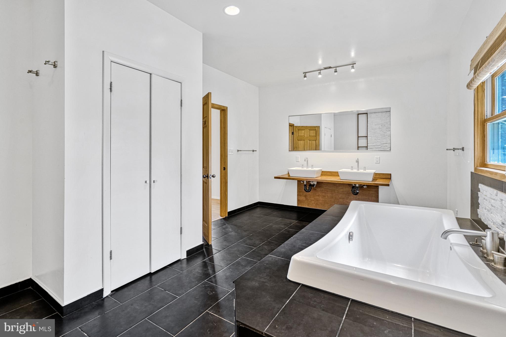 KINGWOOD PARK - Residential