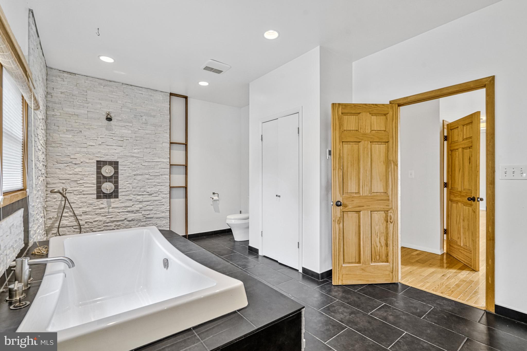 KINGWOOD PARK - Residential