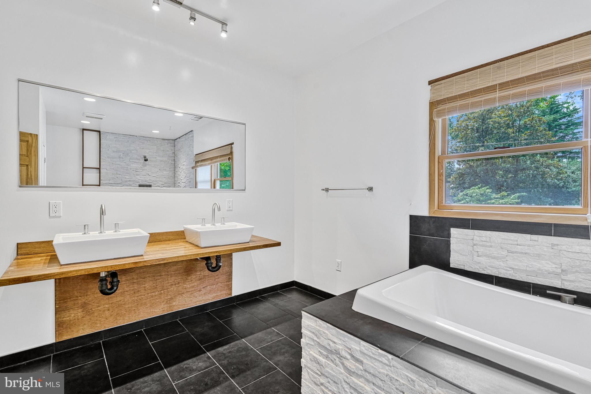 KINGWOOD PARK - Residential