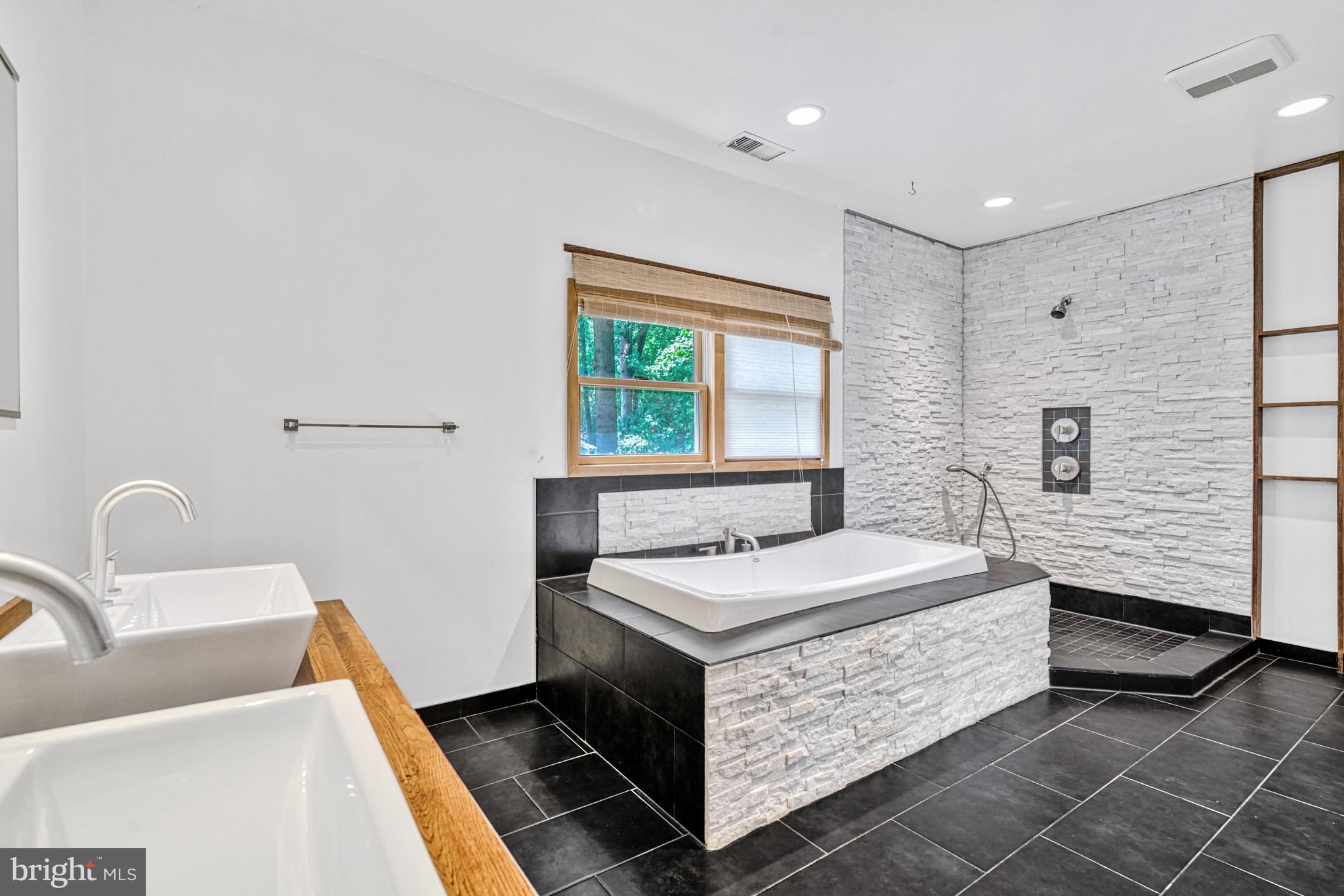 KINGWOOD PARK - Residential