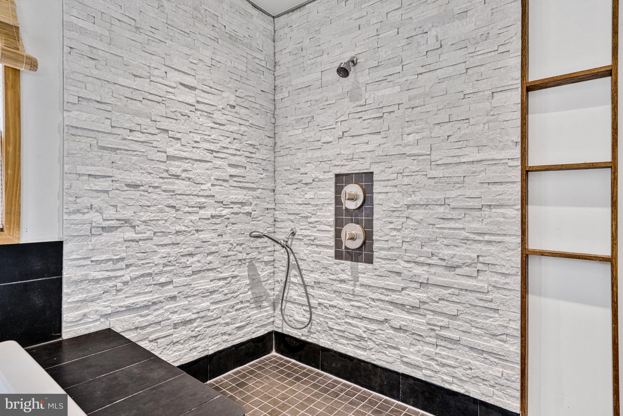 KINGWOOD PARK - Residential