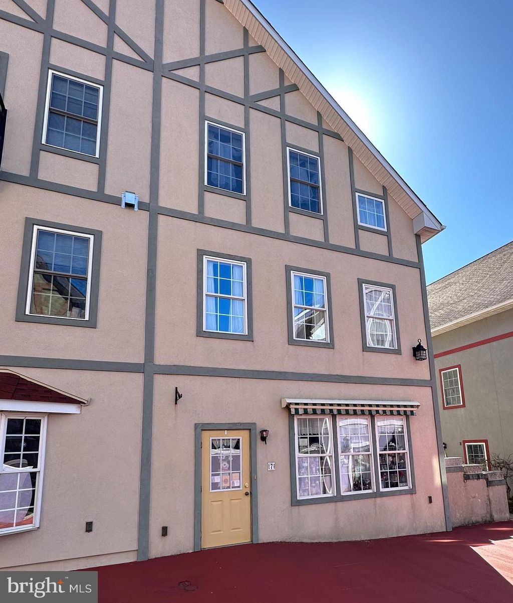 Photo of 7 N VILLAGE CIR, REINHOLDS, PA 17569 (MLS # PALA2032336)