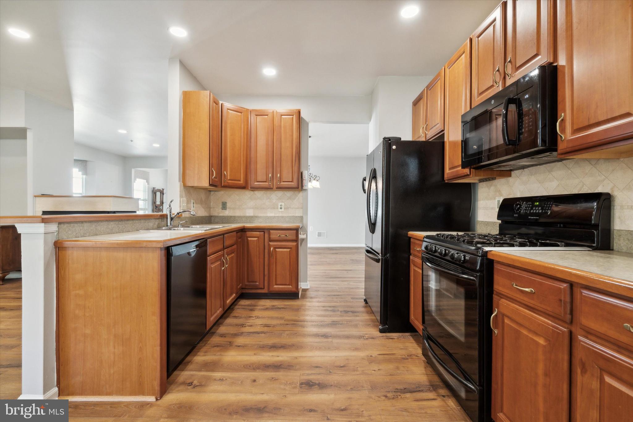 HERITAGE CR ESTS - Residential