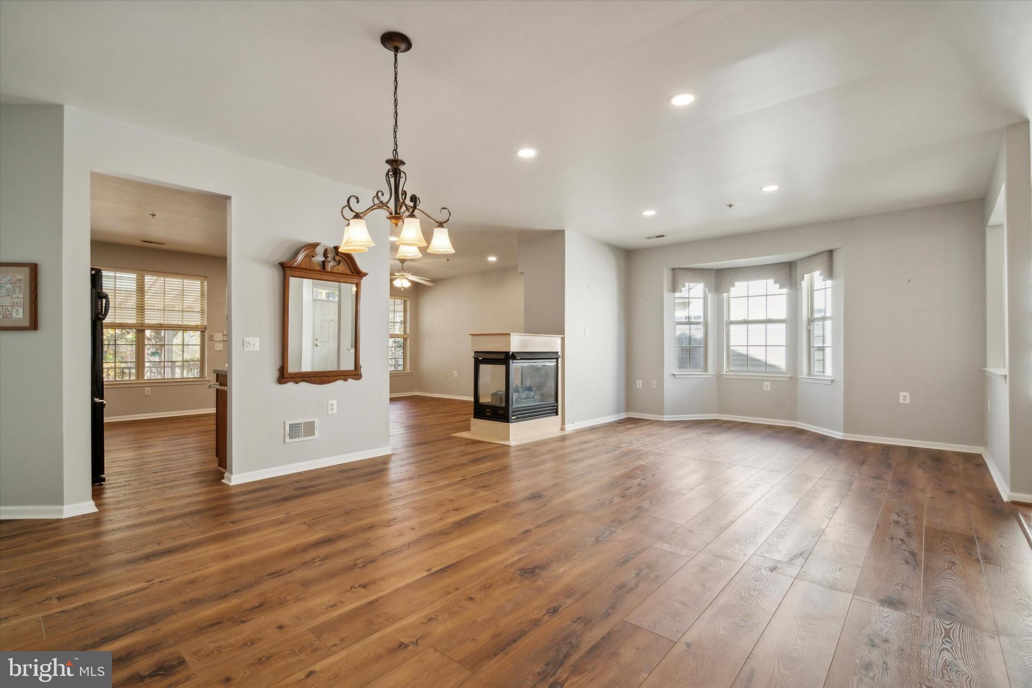 HERITAGE CR ESTS - Residential