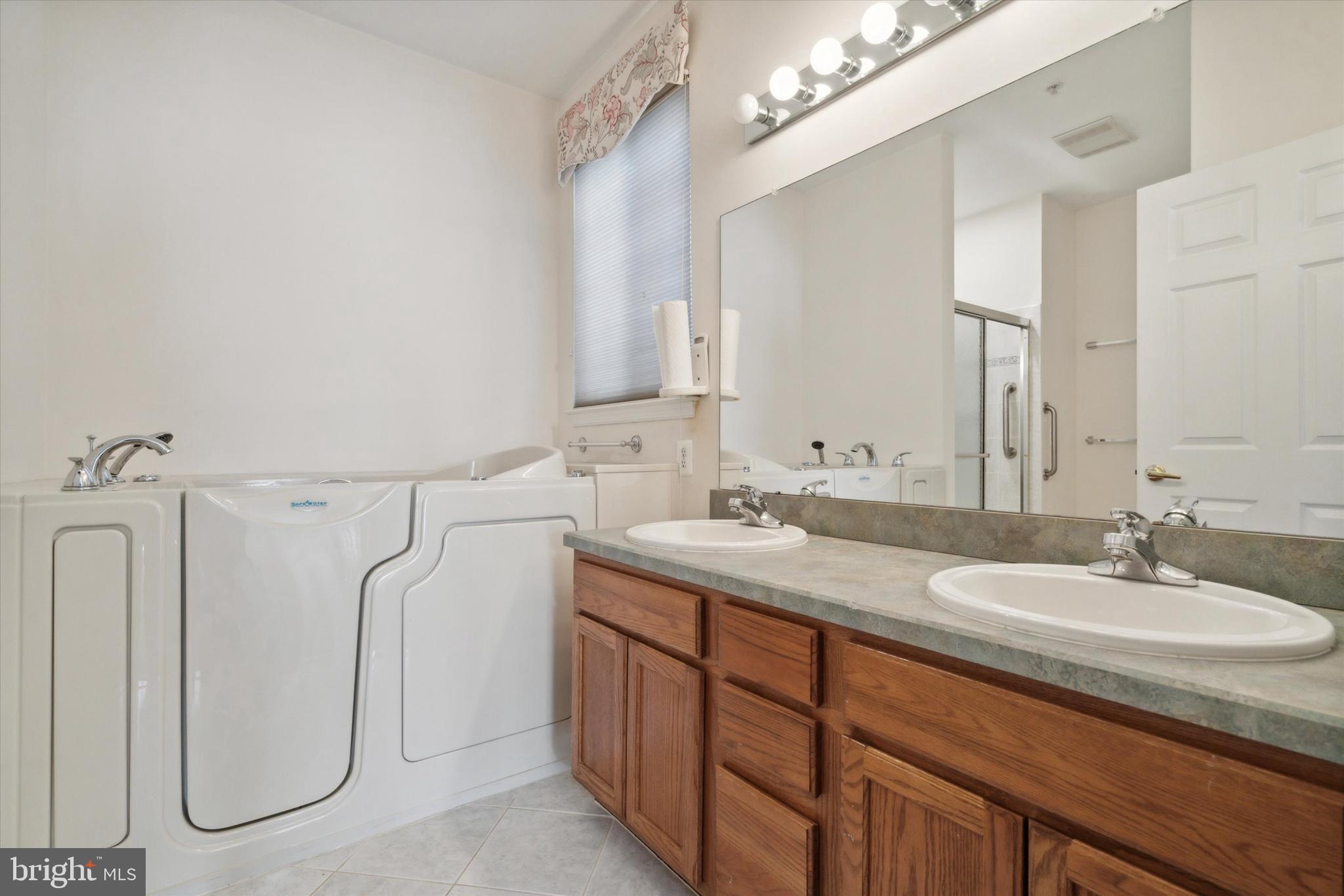 HERITAGE CR ESTS - Residential