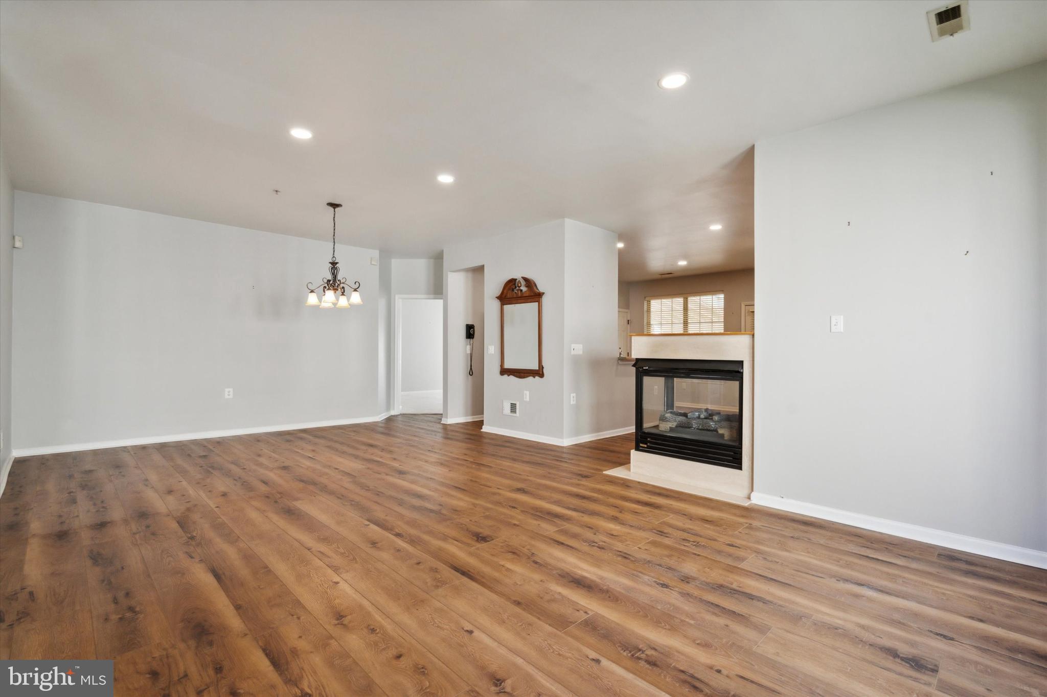 HERITAGE CR ESTS - Residential