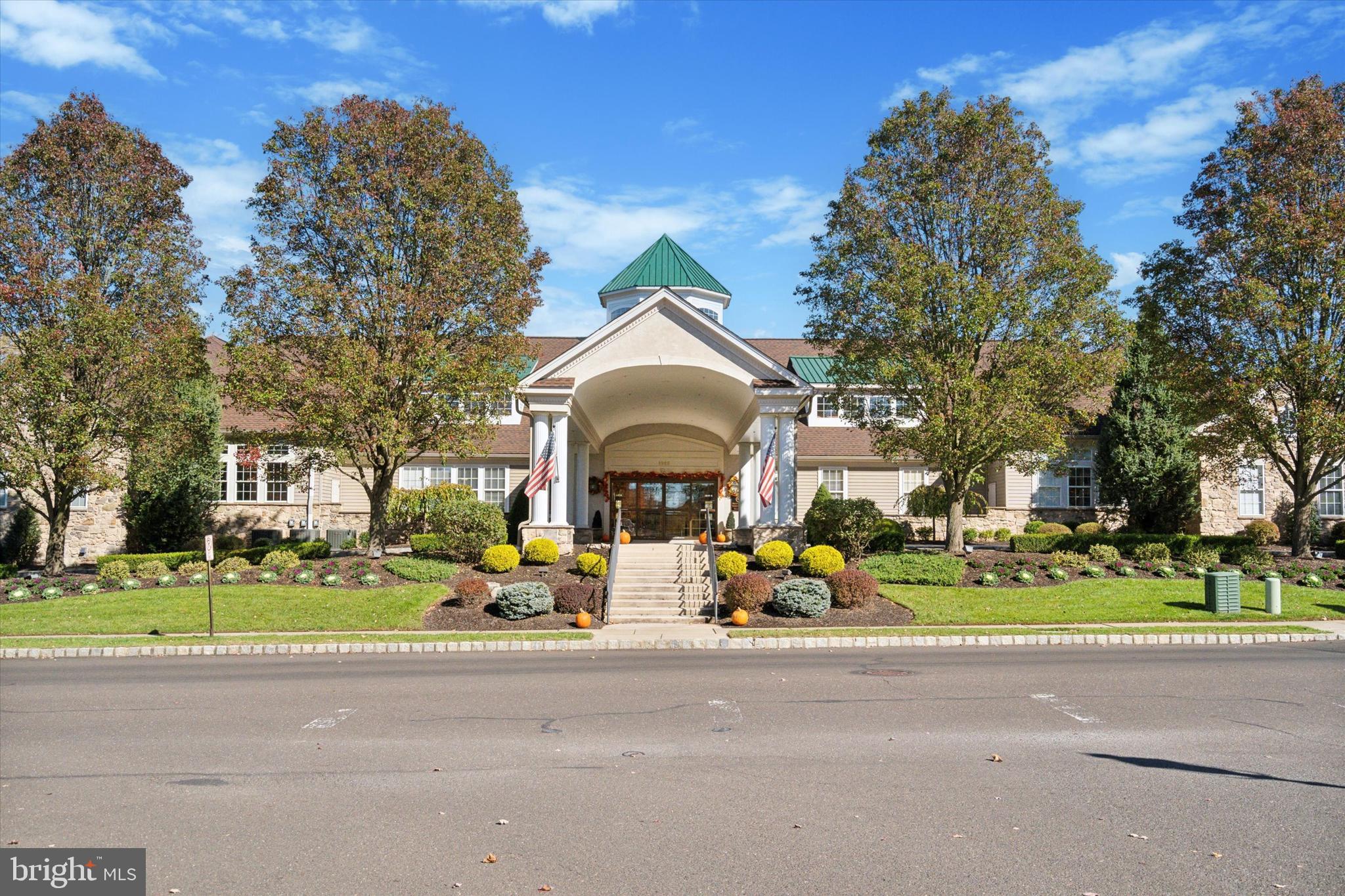 HERITAGE CR ESTS - Residential