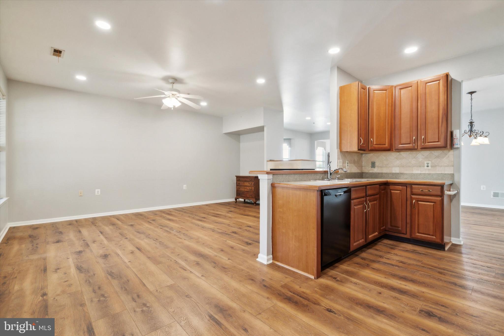 HERITAGE CR ESTS - Residential