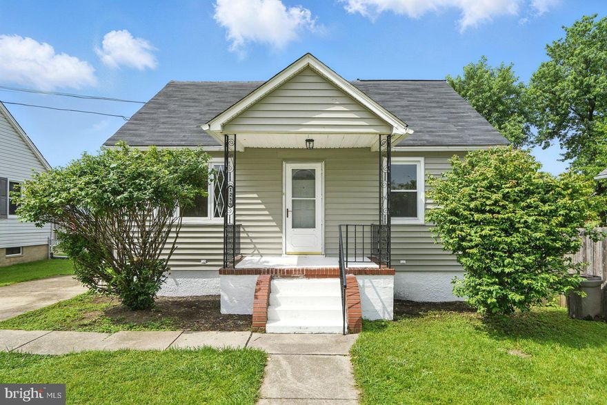 Wonderful remolded and updated single family house on quiet street.  Large flat yard great for kids, pets and entertaining. Driveway for plenty of off street parking. Central air and radiant heat both recently updated.  New roof , updated kitchen and bath!