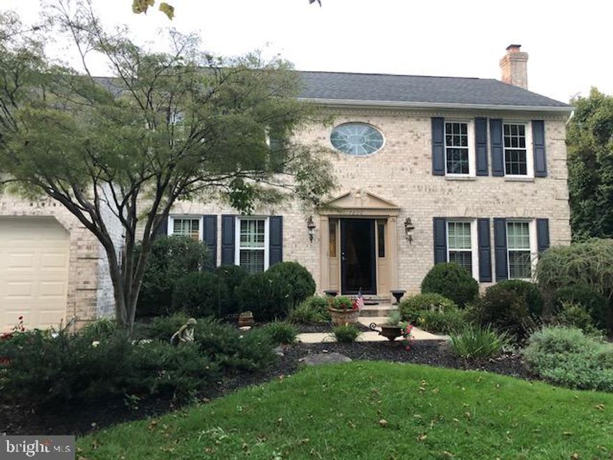 Remodeled Kitchen and Bath. Double pain windows with plantation shutters. Electric dog fence with a beautiful screened in Lanai facing a wooded back yard and stone fire pit. There is an in law quarter with a full kitchen bath to accommodate guests or relatives.

DO NOT CALL AGENT!