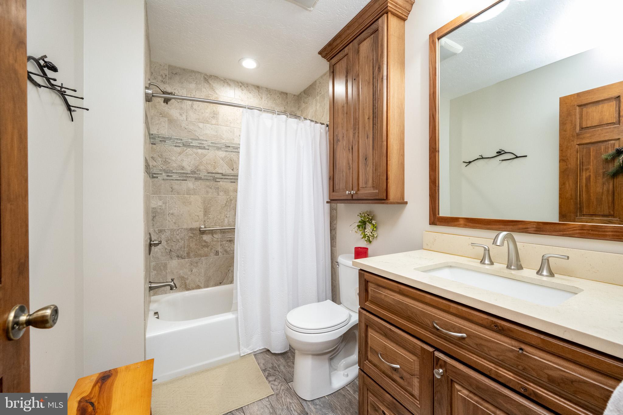 YOUGHIOUGHENY MOUNTAIN - Residential