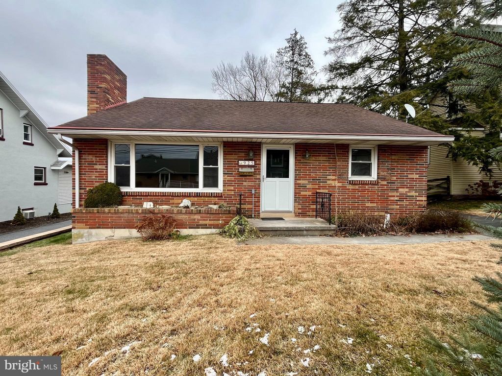 Photo of 925 S Spruce Street, ELIZABETHTOWN, PA 17022 (MLS # PALA2080644)