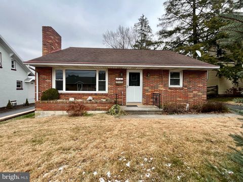 Photo of 925 S Spruce Street, ELIZABETHTOWN, PA 17022 (MLS # PALA2080644)