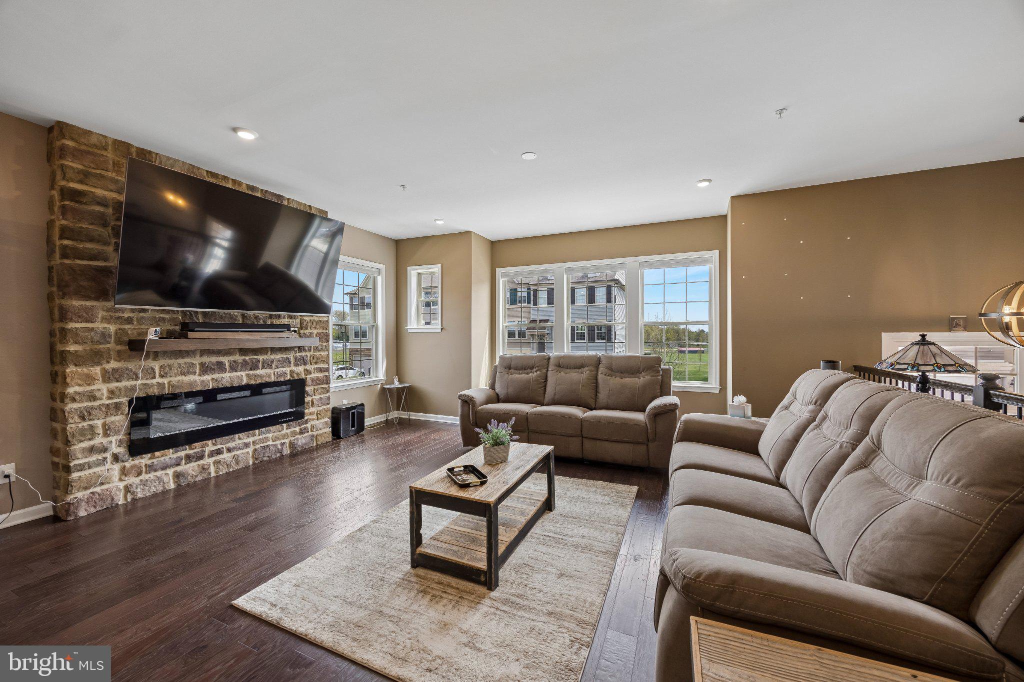 449 TALL OAKS DRIVE