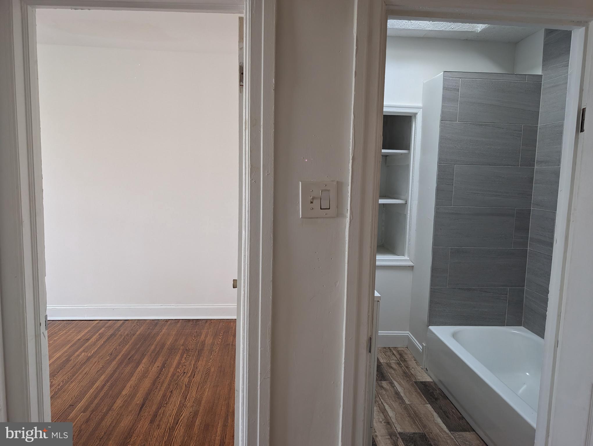 ELMWOOD PARK - Residential Lease