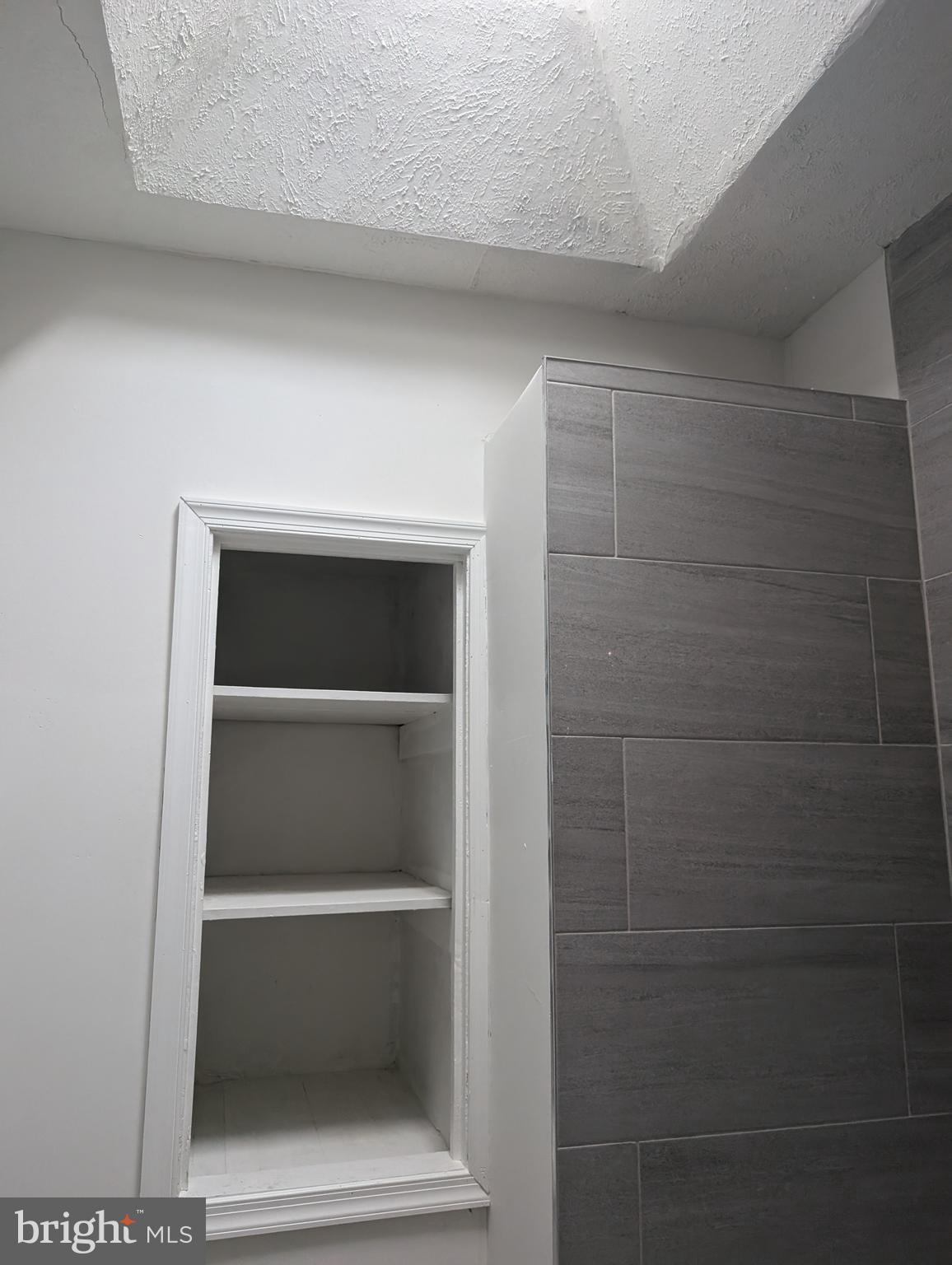 ELMWOOD PARK - Residential Lease