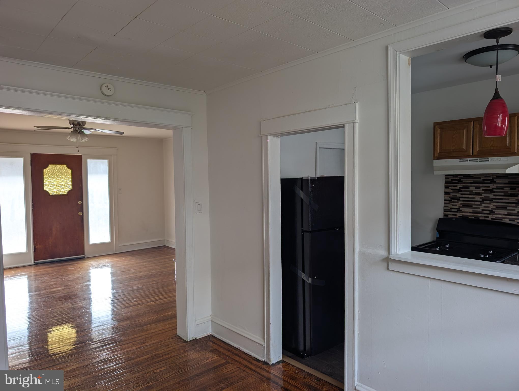 ELMWOOD PARK - Residential Lease