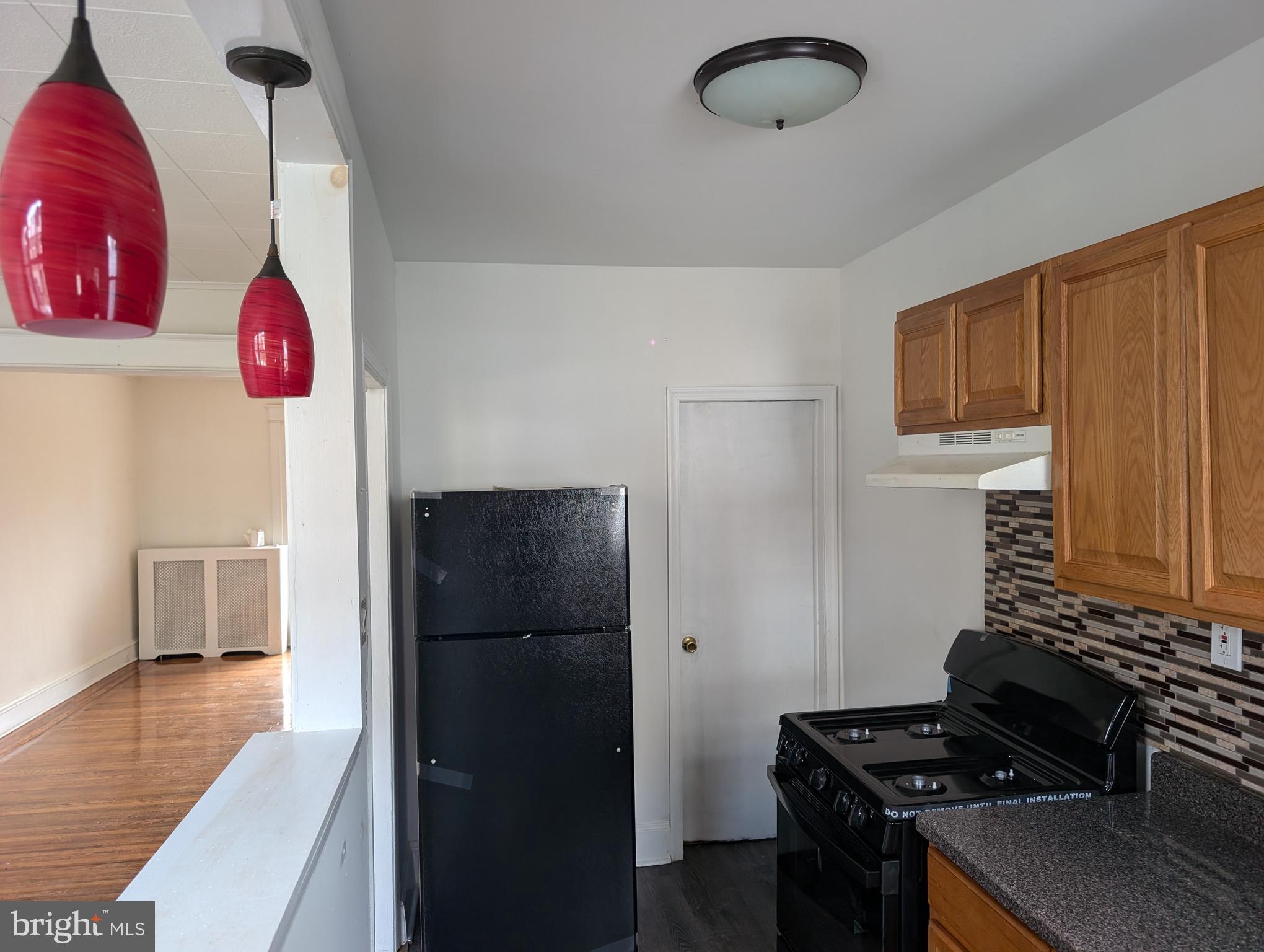 ELMWOOD PARK - Residential Lease