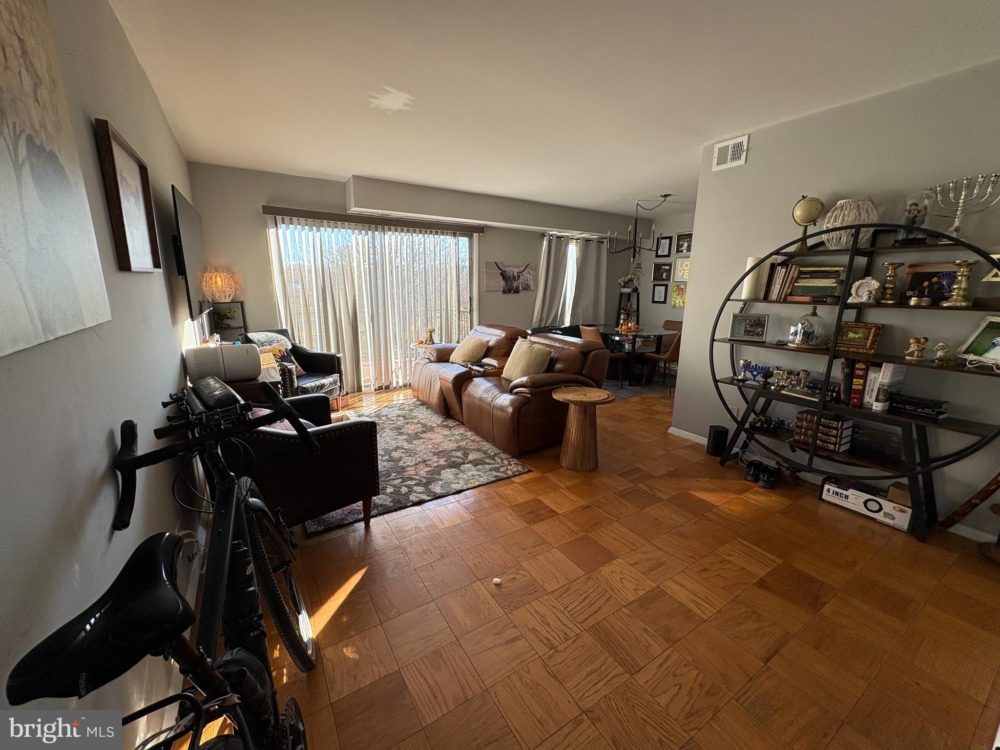 COUNTRY CLUB GREEN - Residential Lease