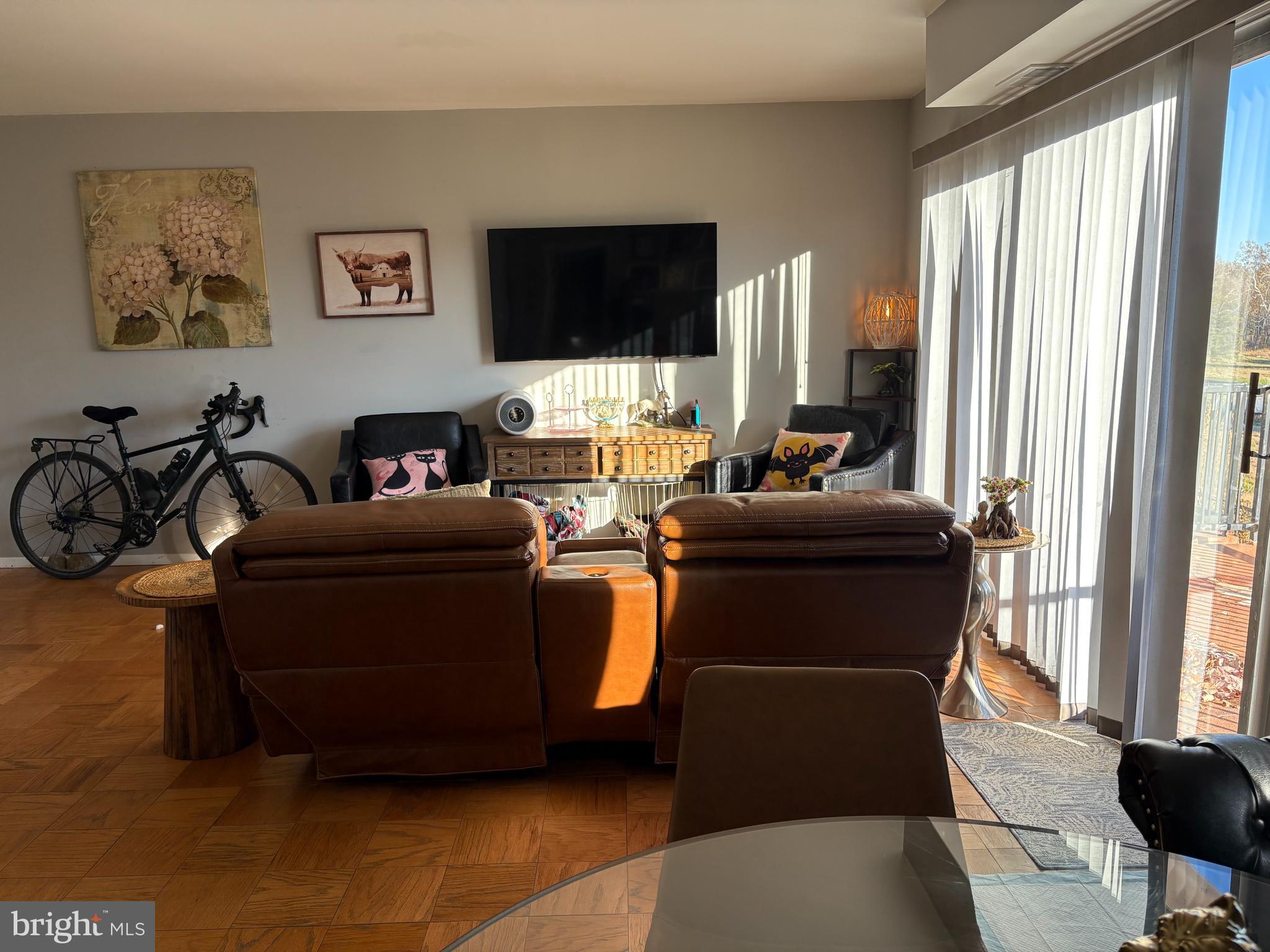 COUNTRY CLUB GREEN - Residential Lease