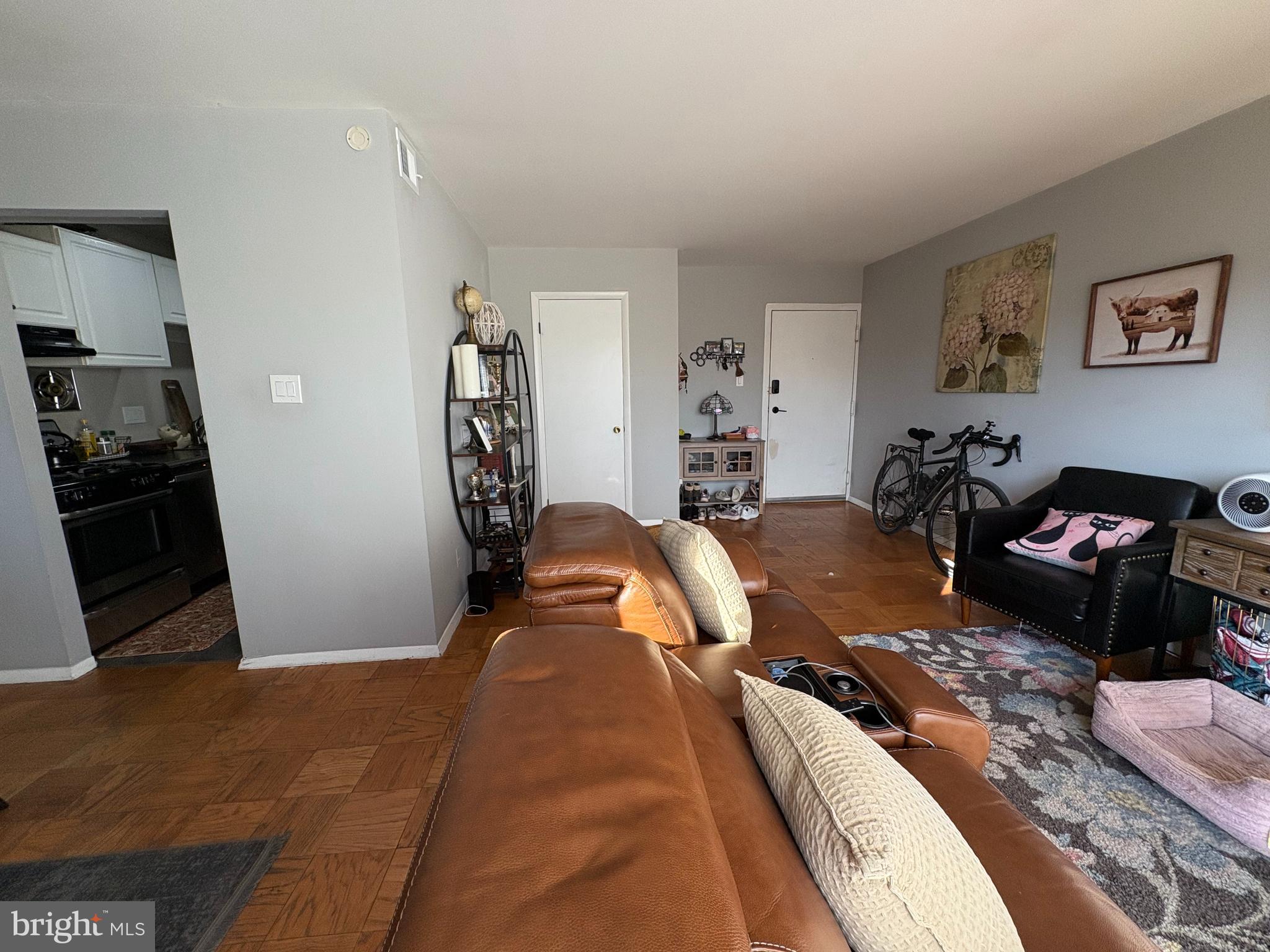 COUNTRY CLUB GREEN - Residential Lease