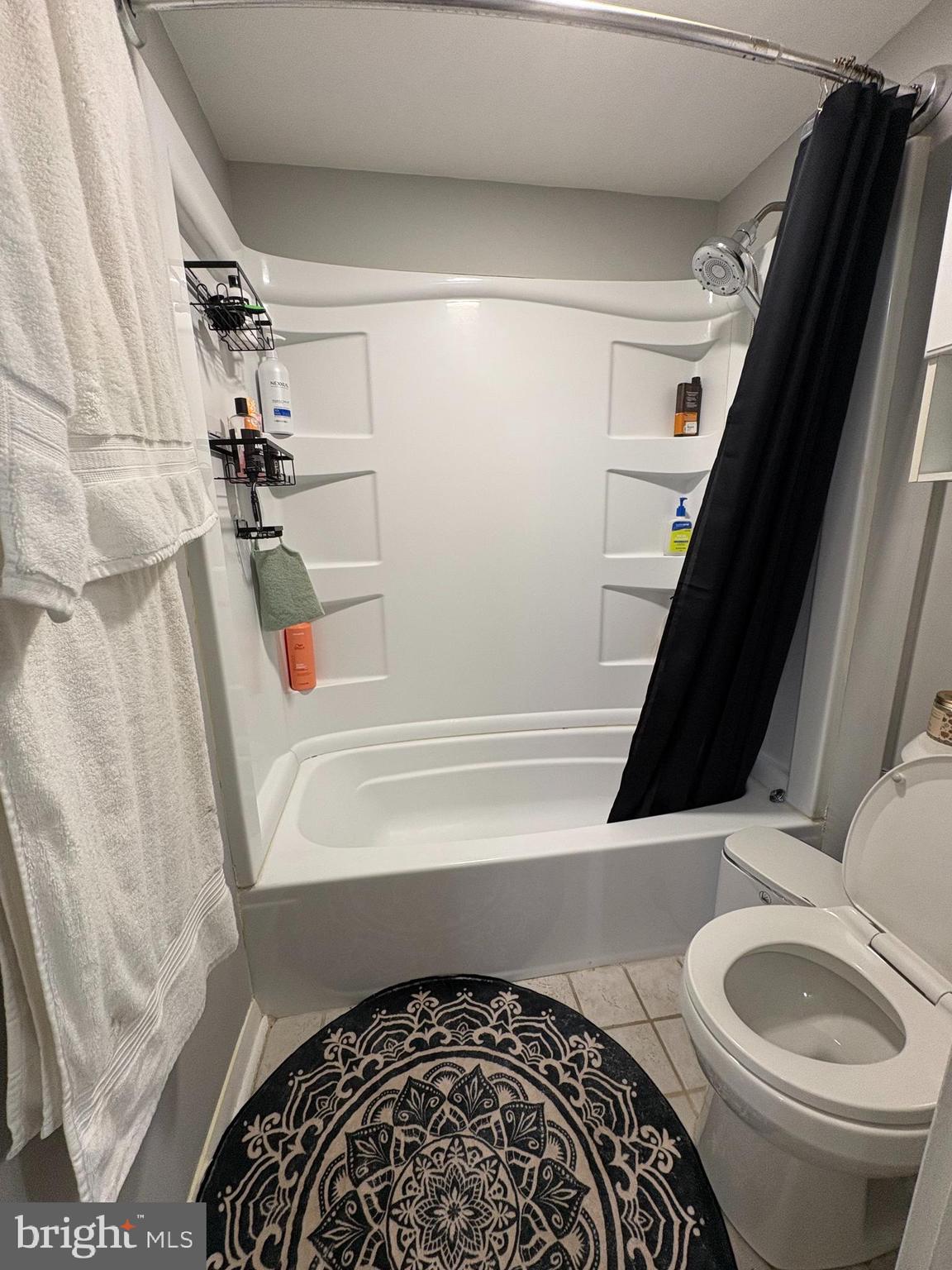 COUNTRY CLUB GREEN - Residential Lease