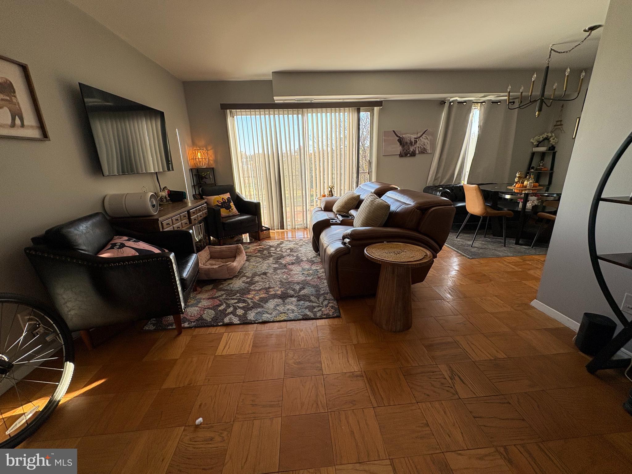 COUNTRY CLUB GREEN - Residential Lease