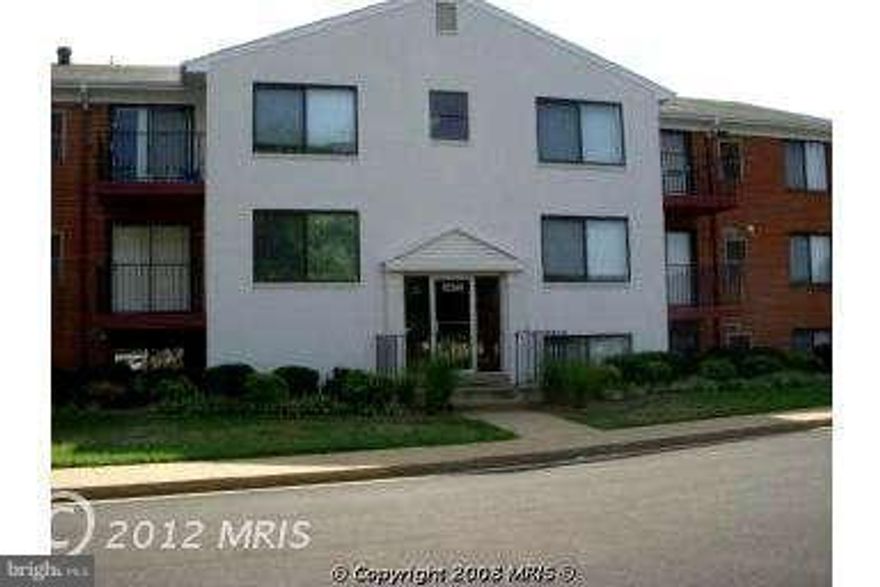 LOCATION! LOCATION! EASY ACCESS TO RT. 7 & DULLES GREENWAY. LOTS OF NATURAL LIGHT WITH GREAT BALCONY VIEW OF GOLF COURSE. UPDATED- BATHROOM & KITCHEN, CERAMIC TILE IN KITCHEN & BATH,  LIGHTING FIXTURES, GAS RANGE, AND BATHROOM VANITY. WALK IN CLOSETS; HARDWOOD FLOORS; EXTRA STORAGE IN BUILDING. RENT INCLUDES WATER & SEWER.