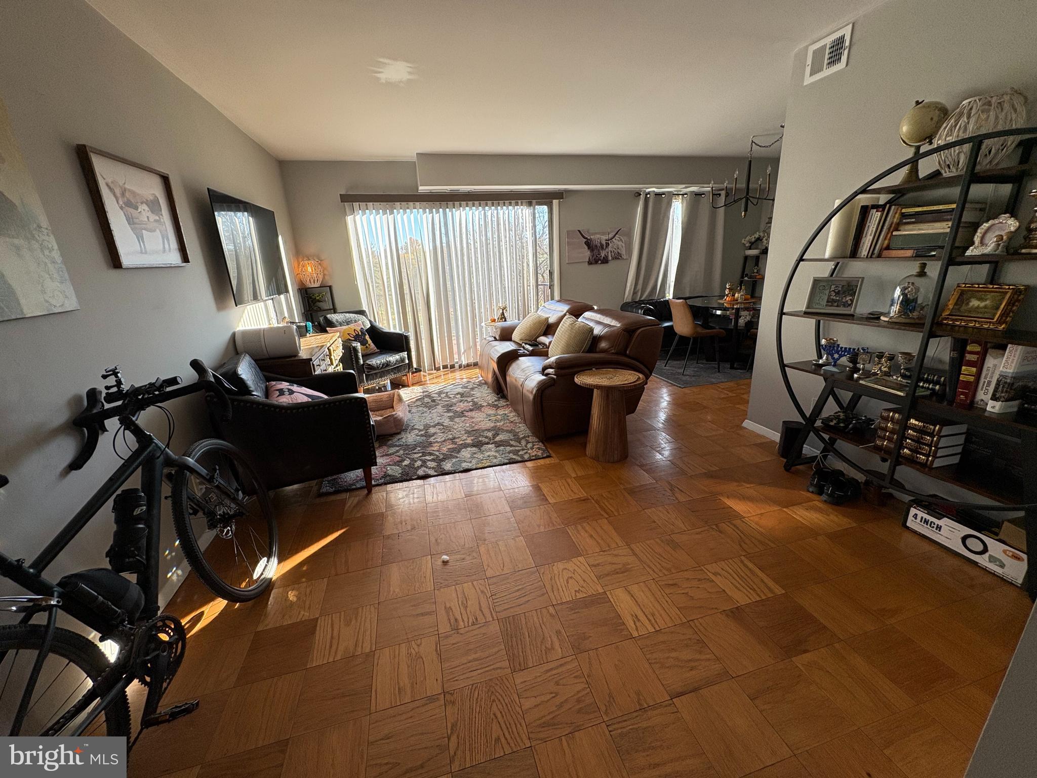 COUNTRY CLUB GREEN - Residential Lease