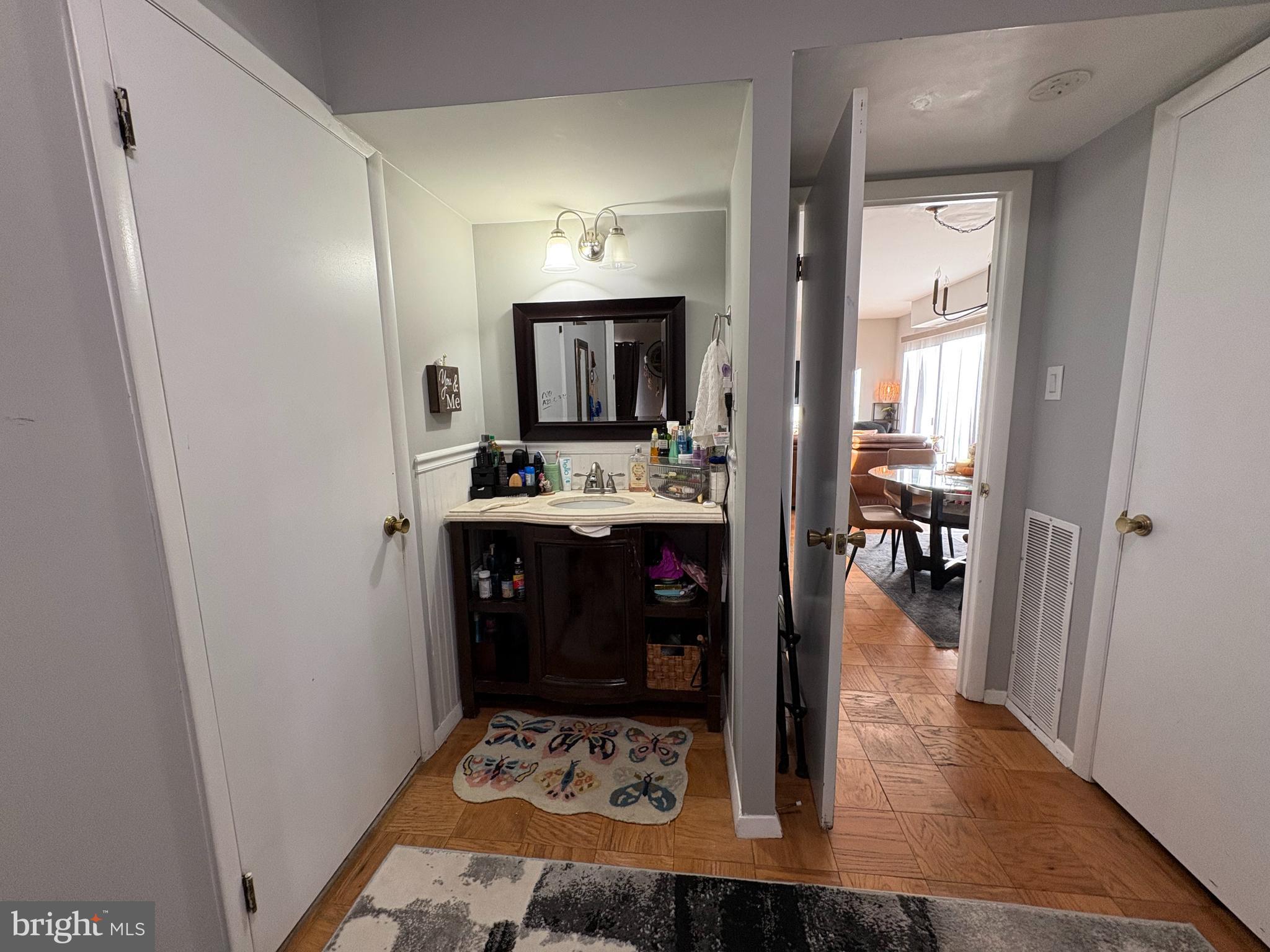 COUNTRY CLUB GREEN - Residential Lease